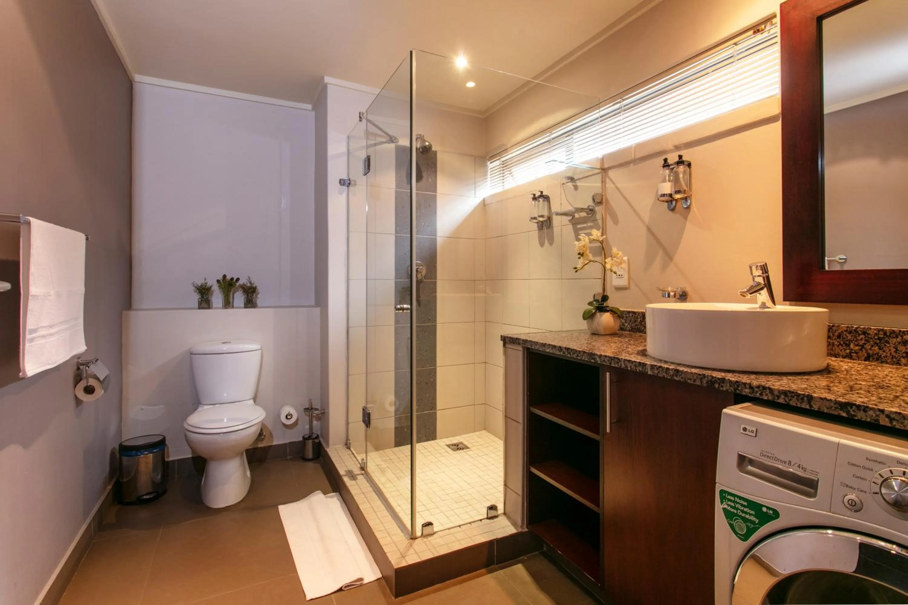 Shower in Absolute Farenden Apartments