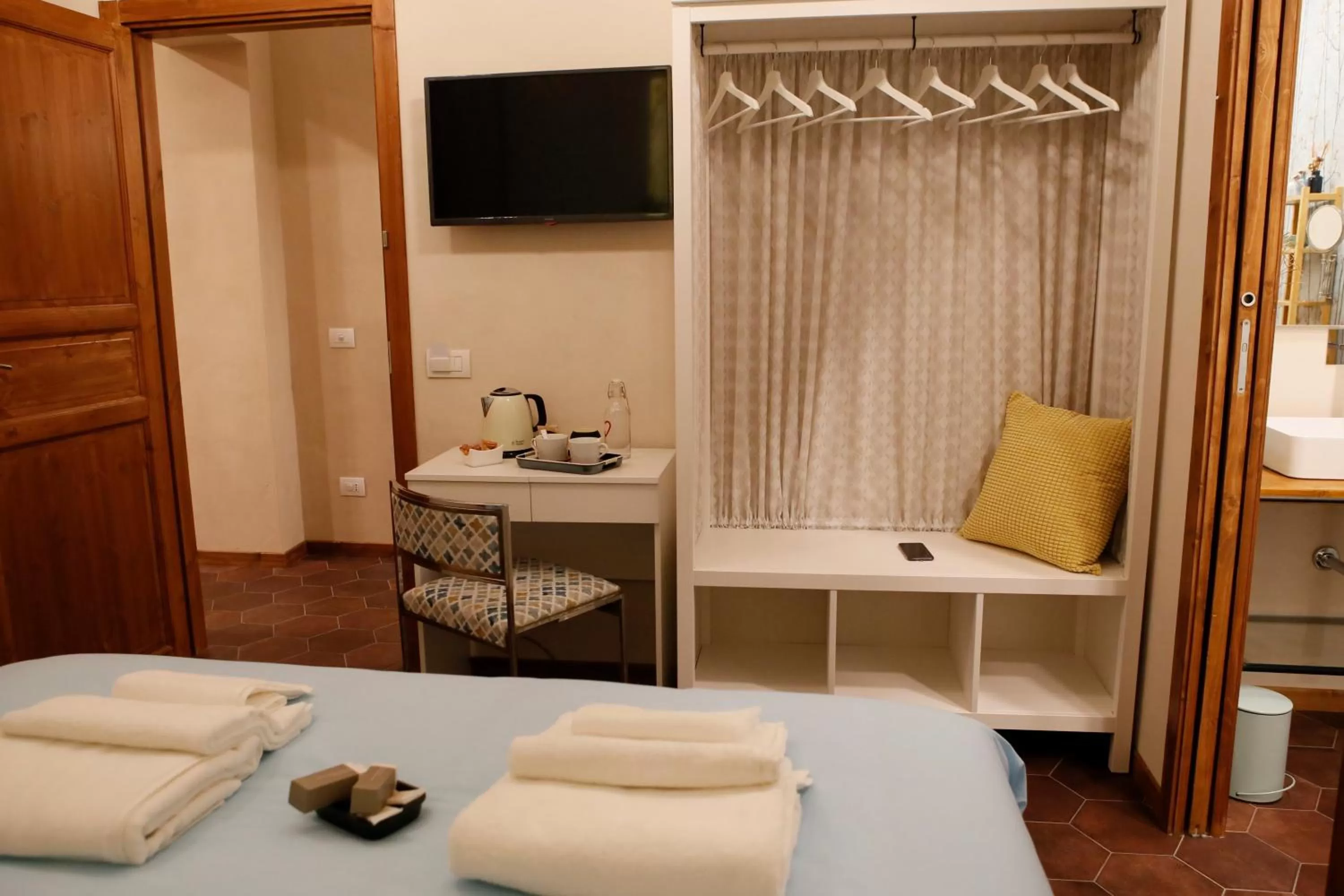 TV/Entertainment Center in Napolicentrico