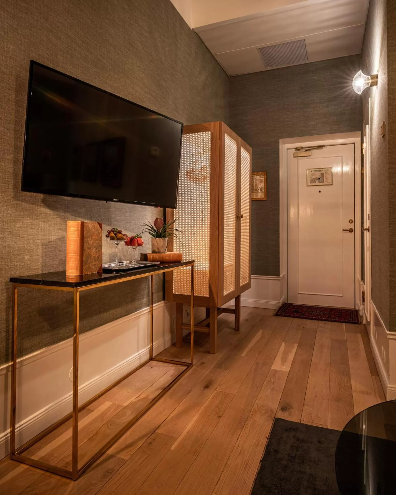 Photo of the whole room in Victory Hotel