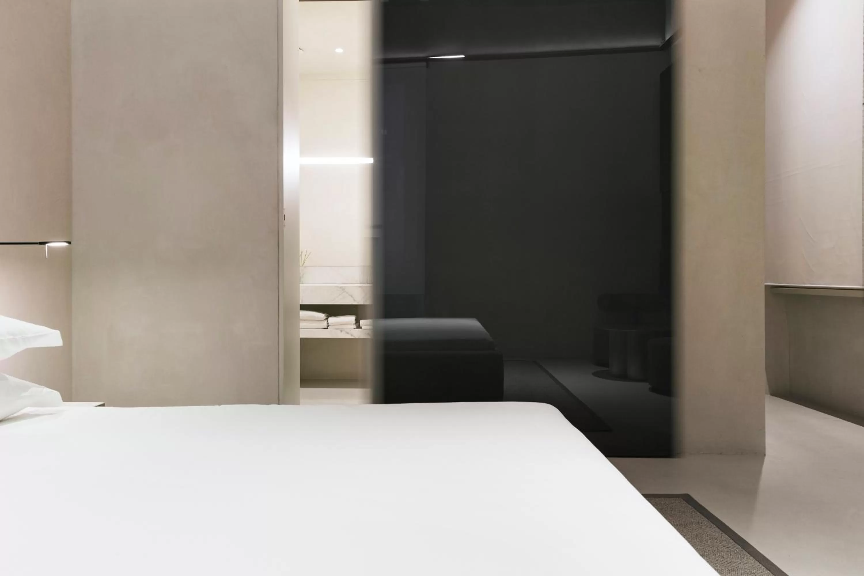 Photo of the whole room, Bed in Hotel Scenario