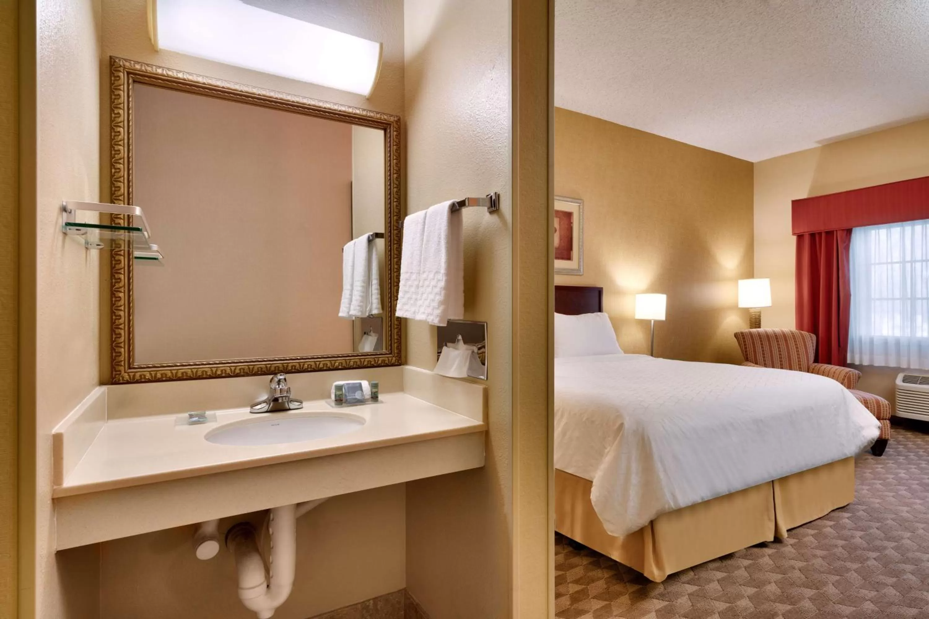 Bathroom, Bed in Best Western Downtown Phoenix