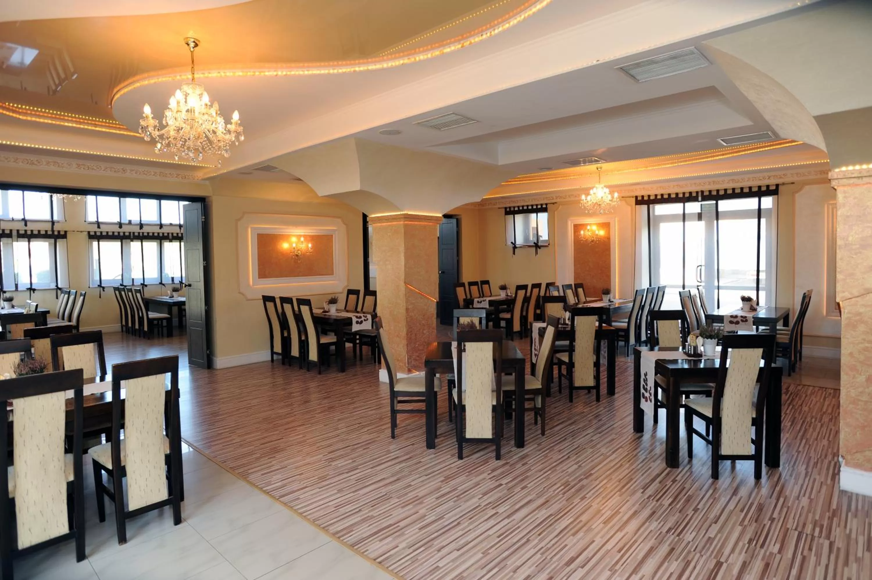 Restaurant/places to eat in Restauracja Hotel Imperial