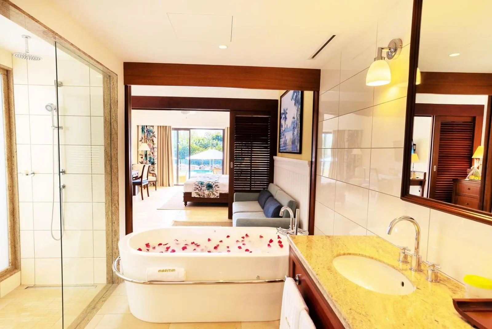 Bathroom, Bed in Maritim Resort & Spa Mauritius