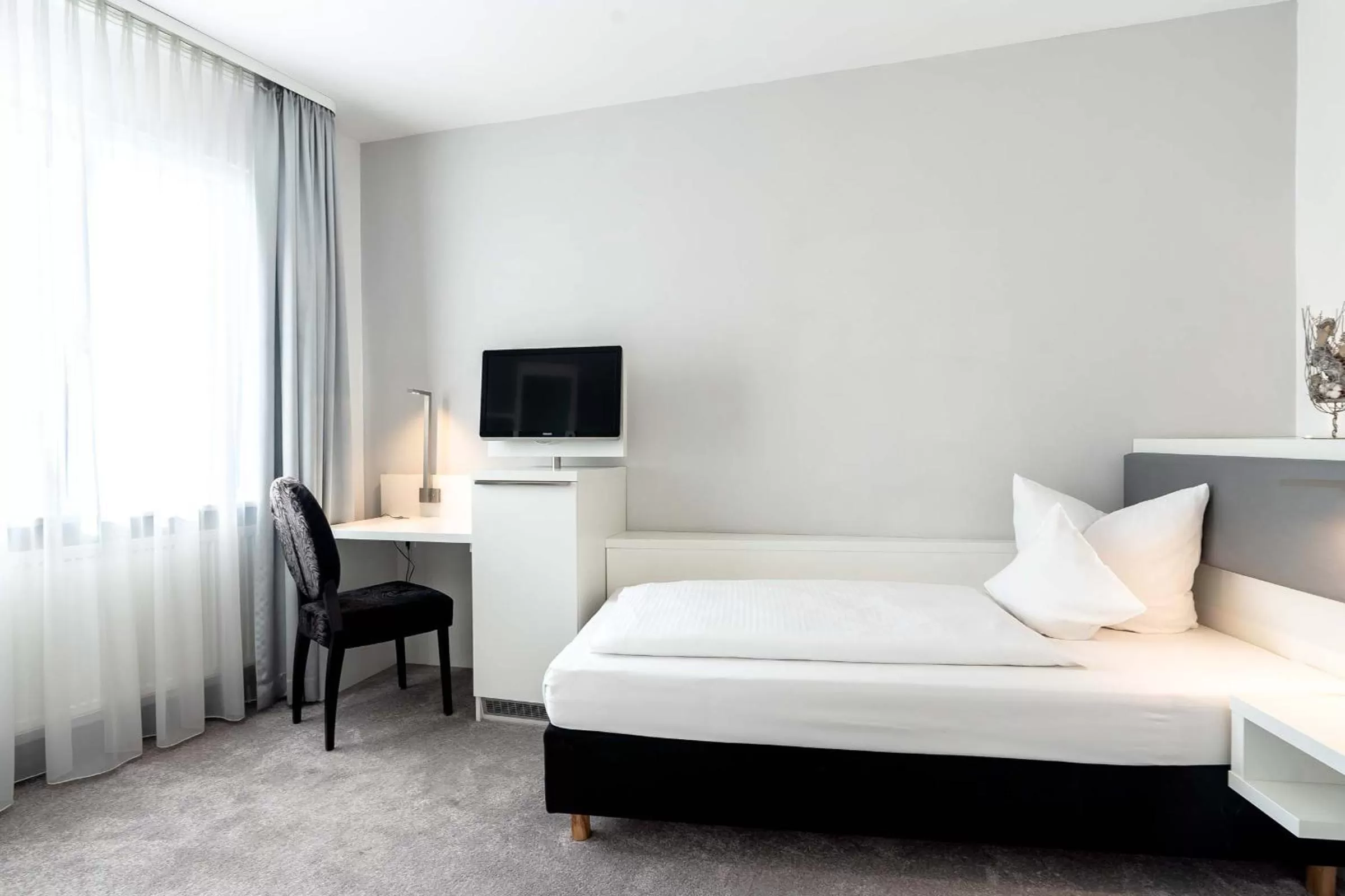 Photo of the whole room, Bed in Altstadthotel