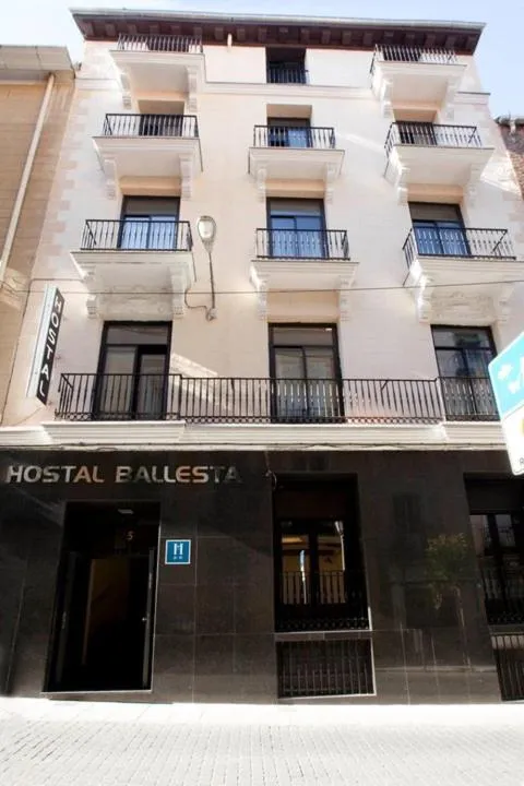 Facade/entrance in Hostal Ballesta