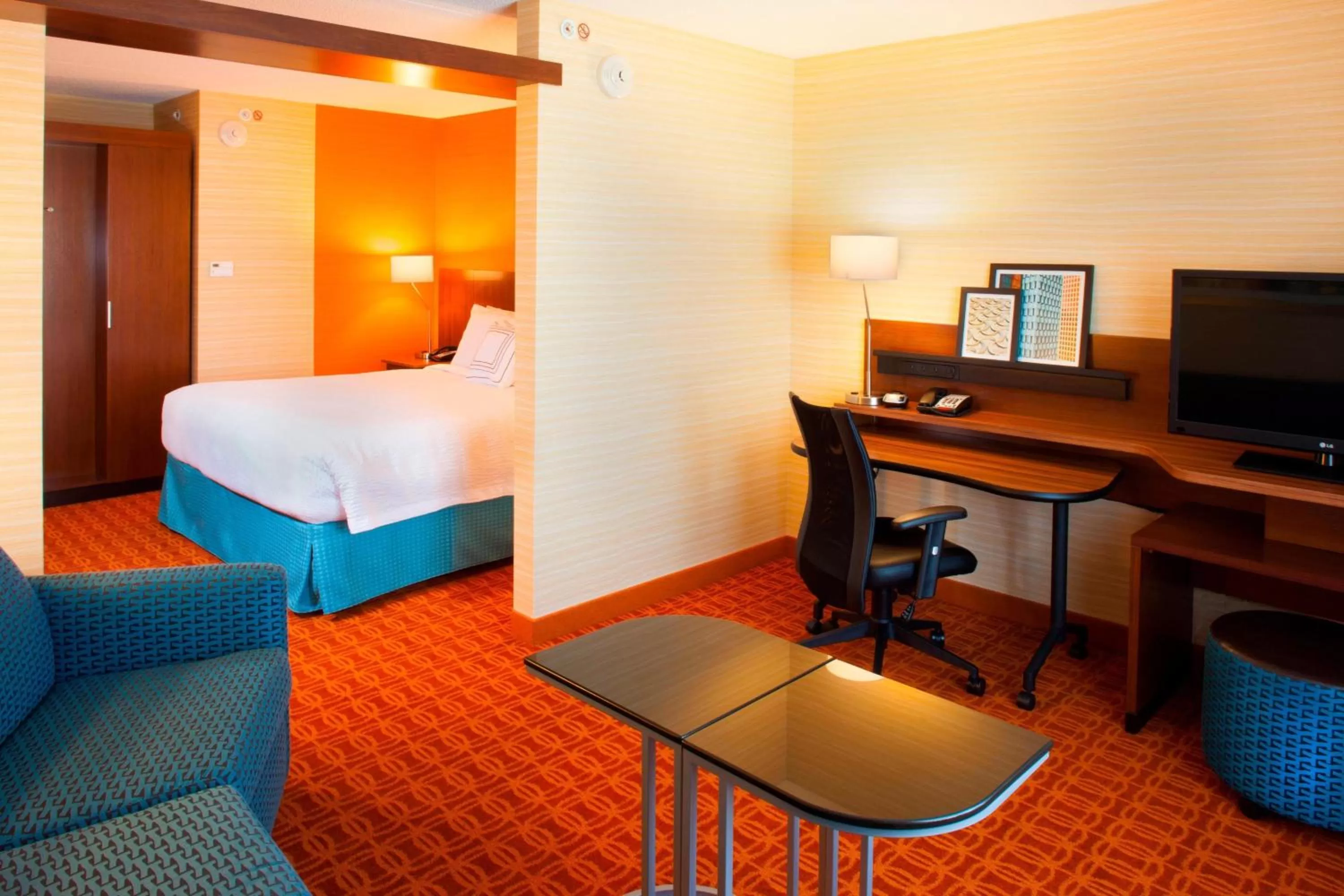 Photo of the whole room, Bed in Fairfield Inn & Suites by Marriott Atlanta Gwinnett Place