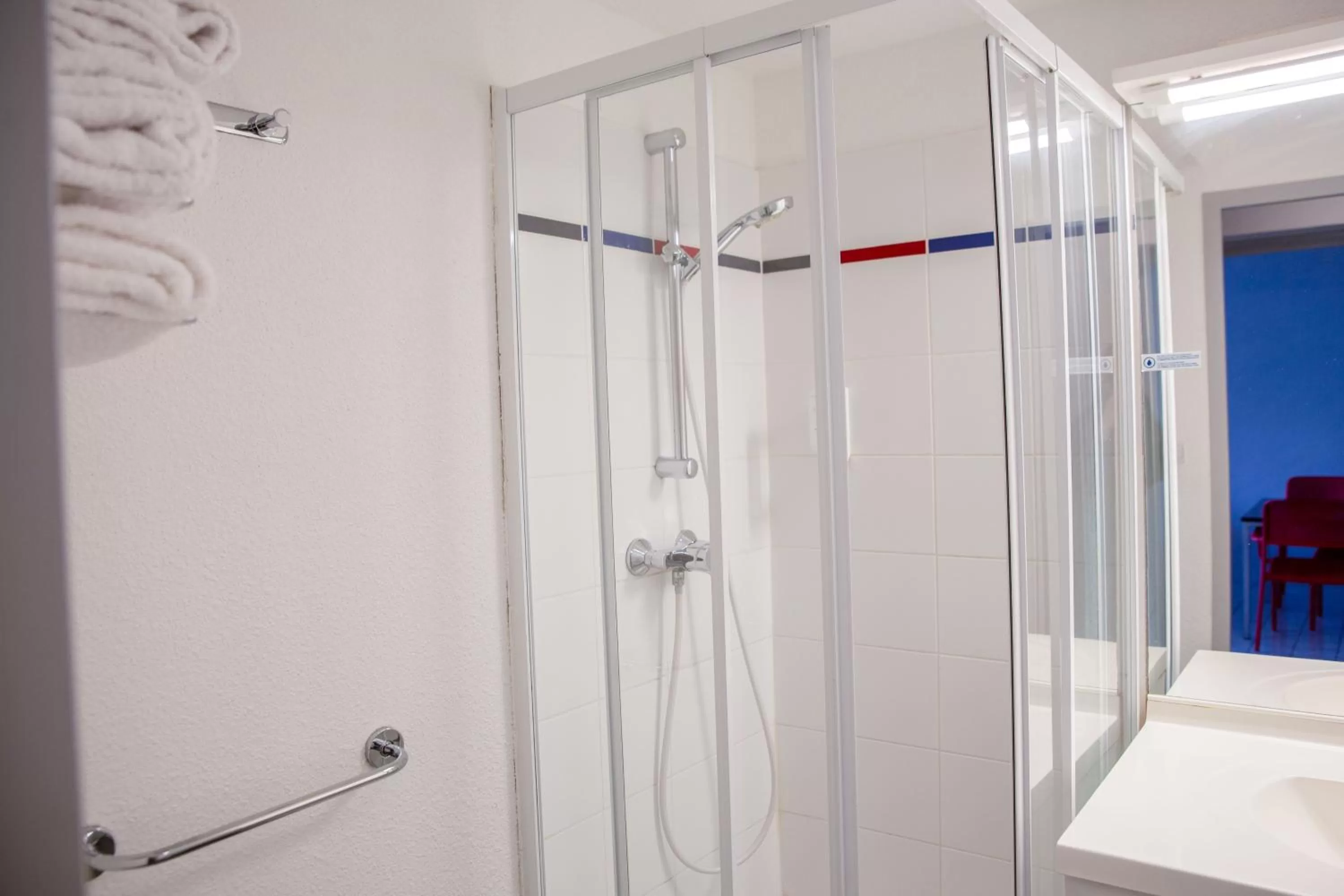 Bathroom in Zenitude Hôtel-Résidences La City