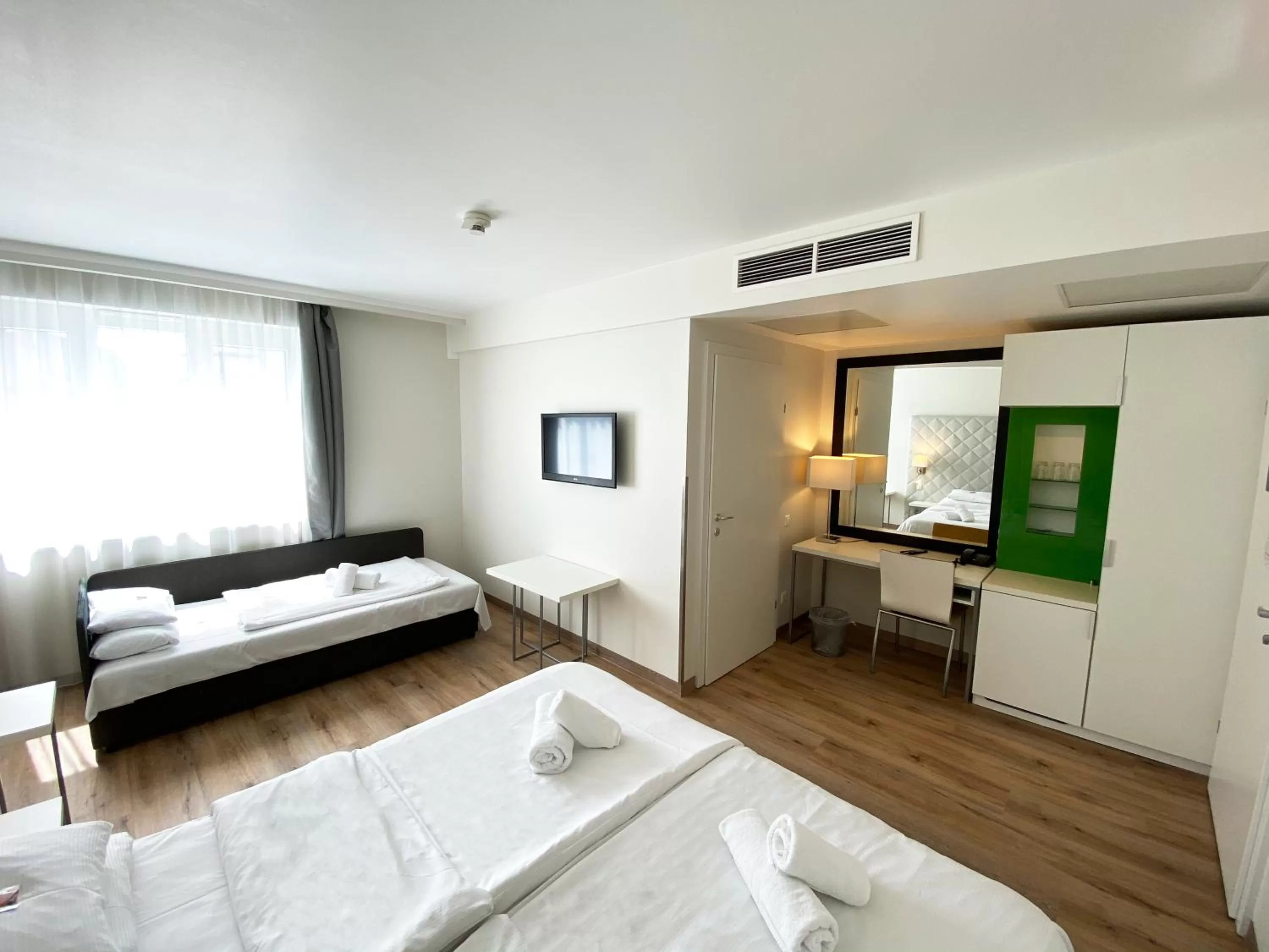 Family triple room in Safestay Vienna Margaretenviertel