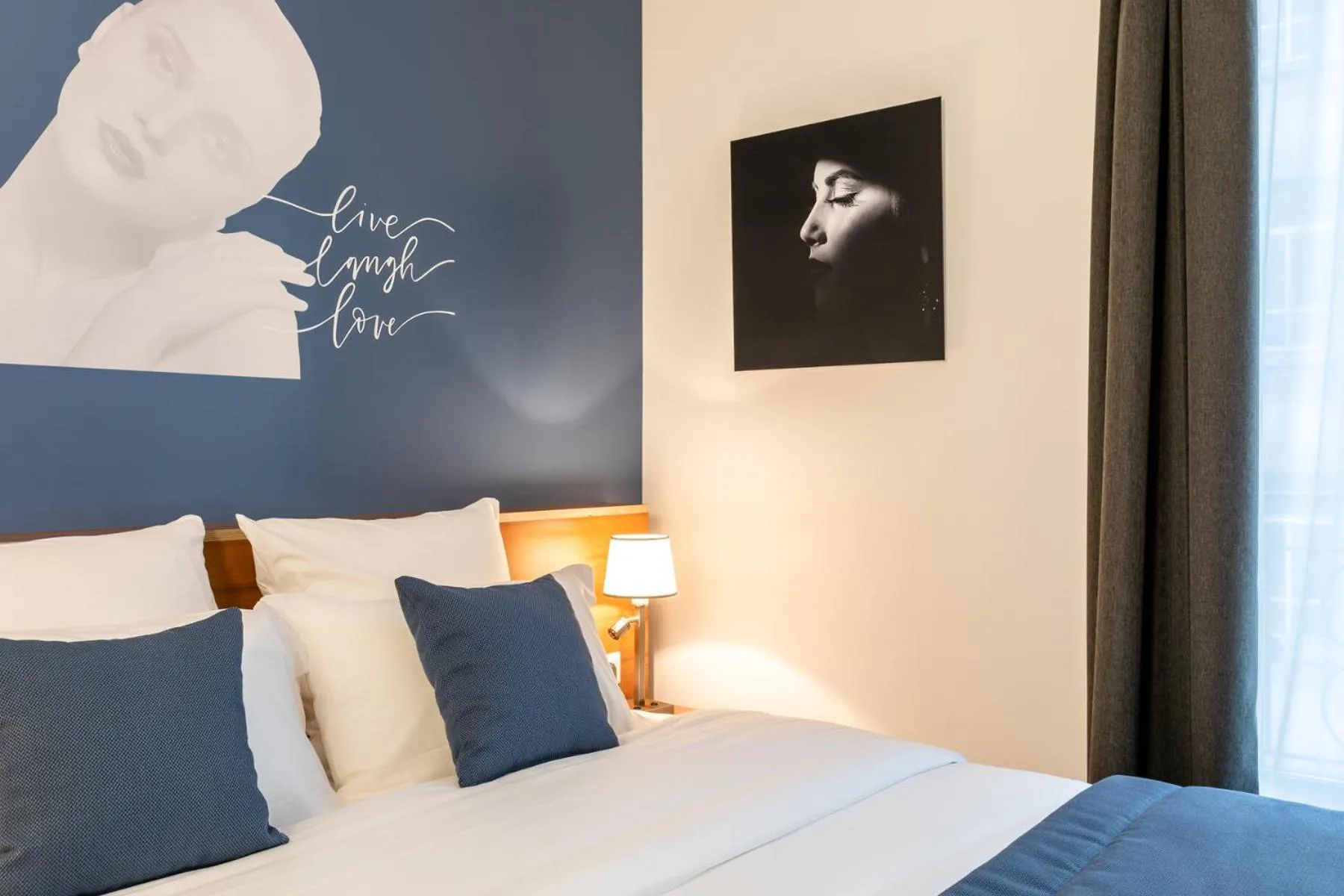 Bed in Hôtel Villa Eiffel Mademoiselle