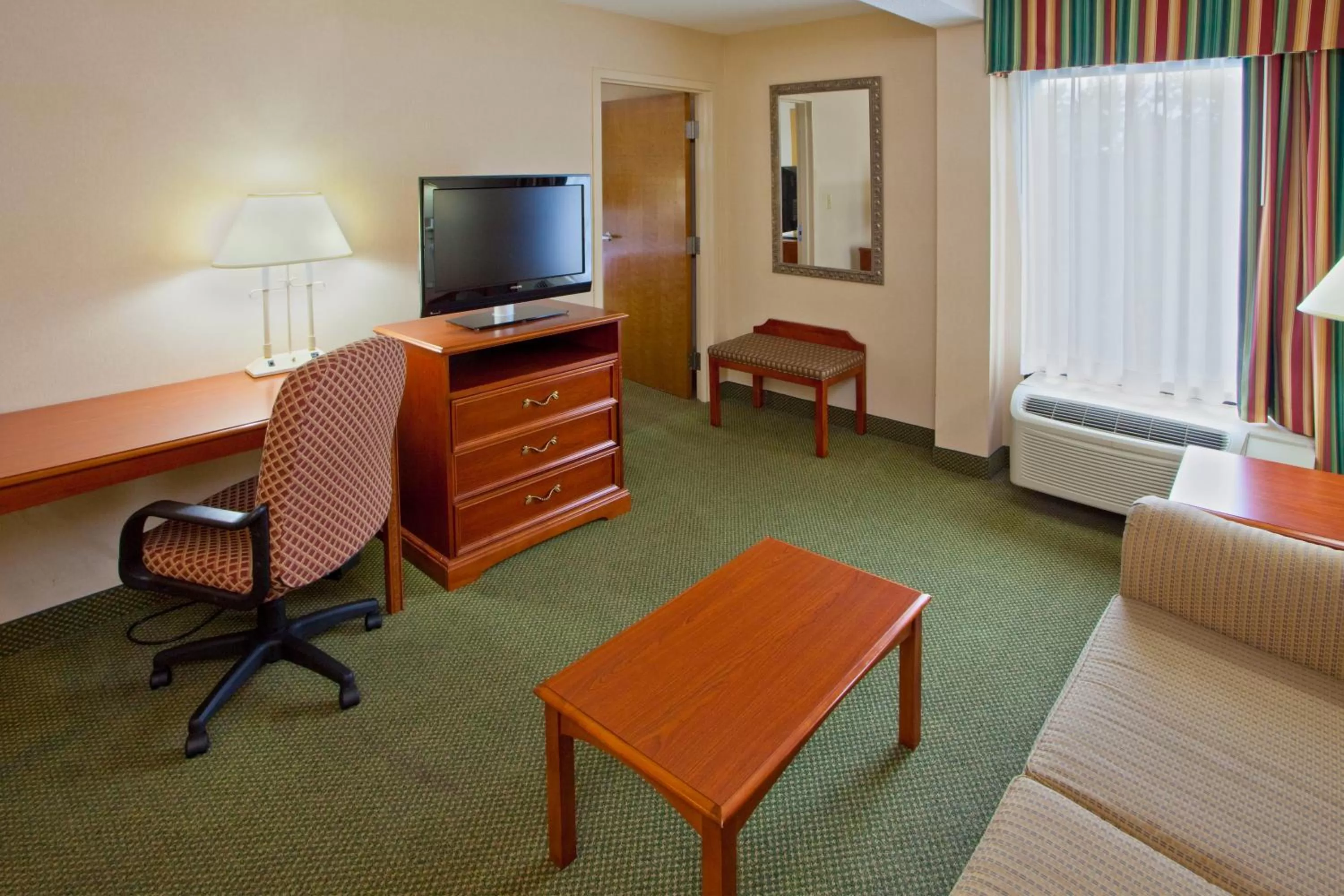 TV and multimedia, Bed in Holiday Inn Express Richmond-Mechanicsville by IHG