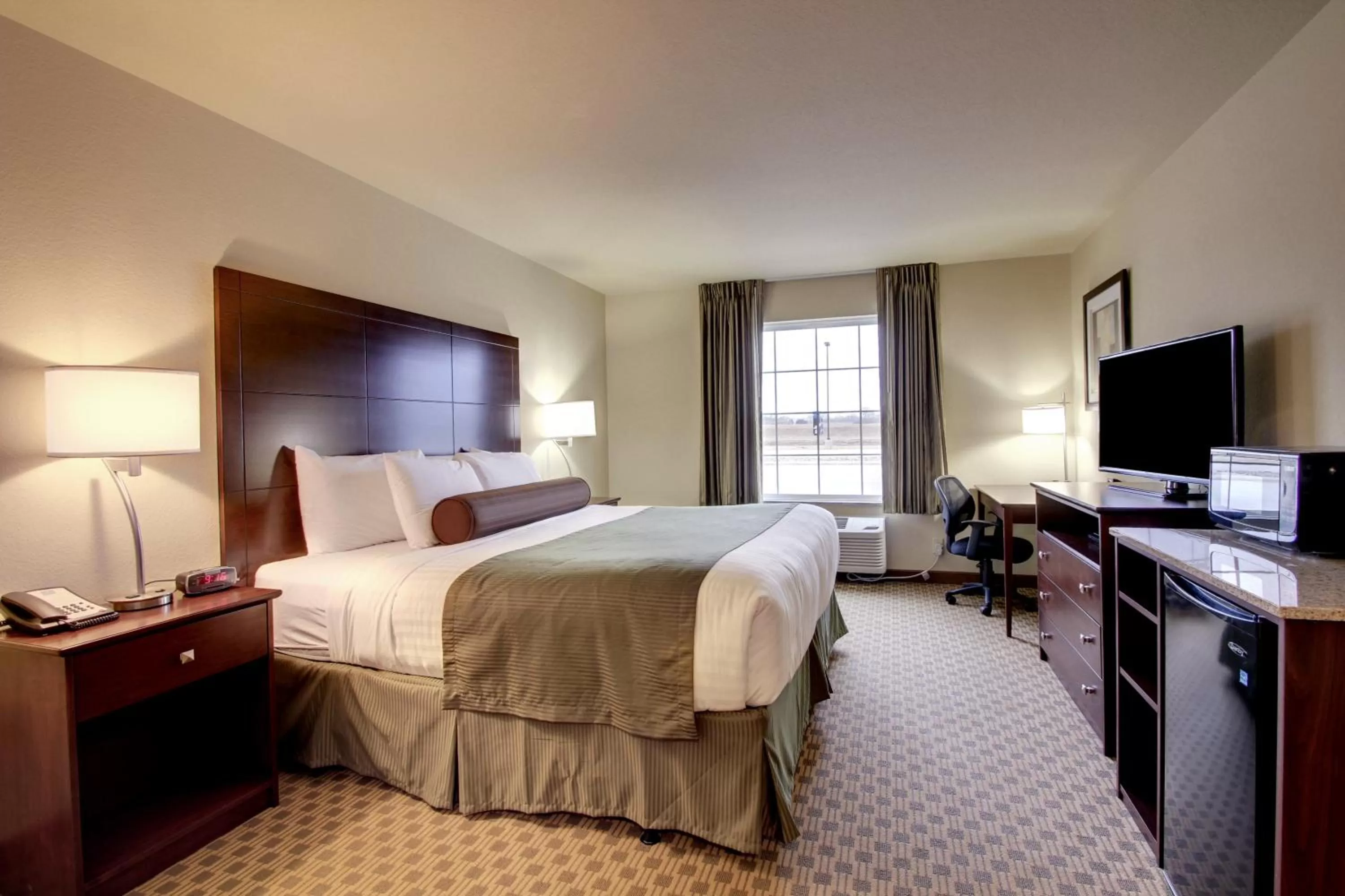 Bed in Cobblestone Hotel & Suites - Waynesboro
