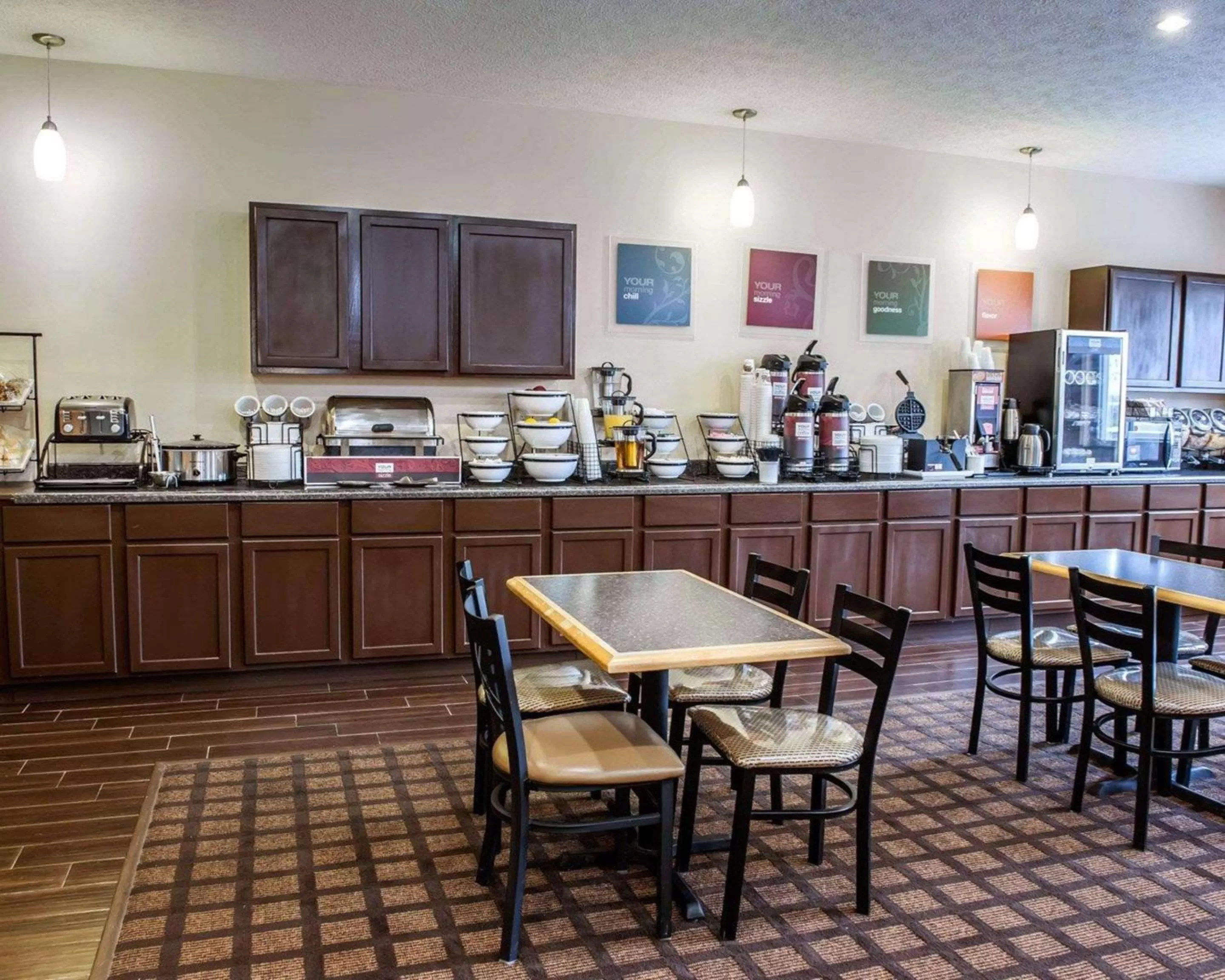 Restaurant/places to eat in Baymont by Wyndham Richmond I-70