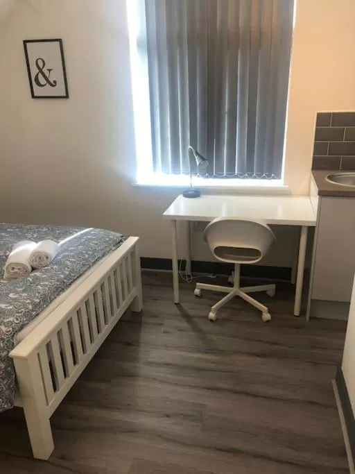 Bed in Newly refurbished studio, great location 8 studios