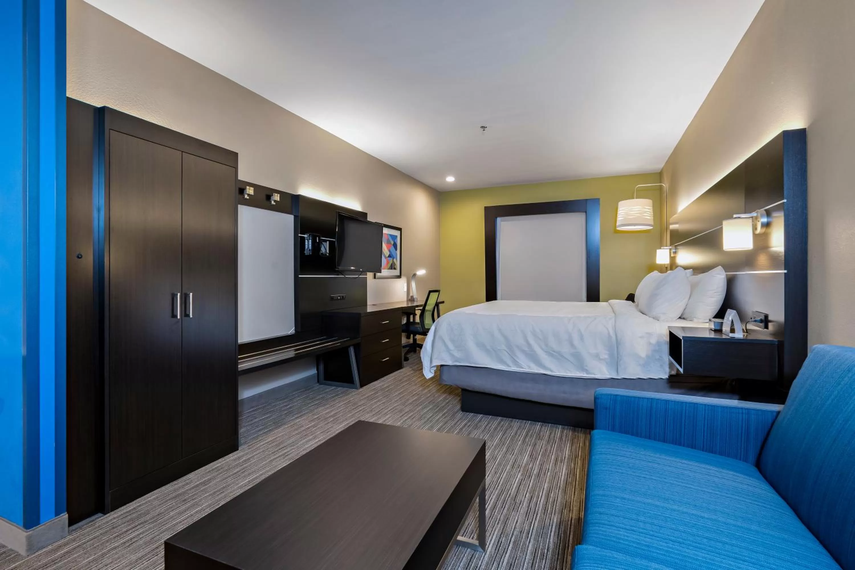 Bed in Holiday Inn Express Hotel & Suites Kilgore North by IHG