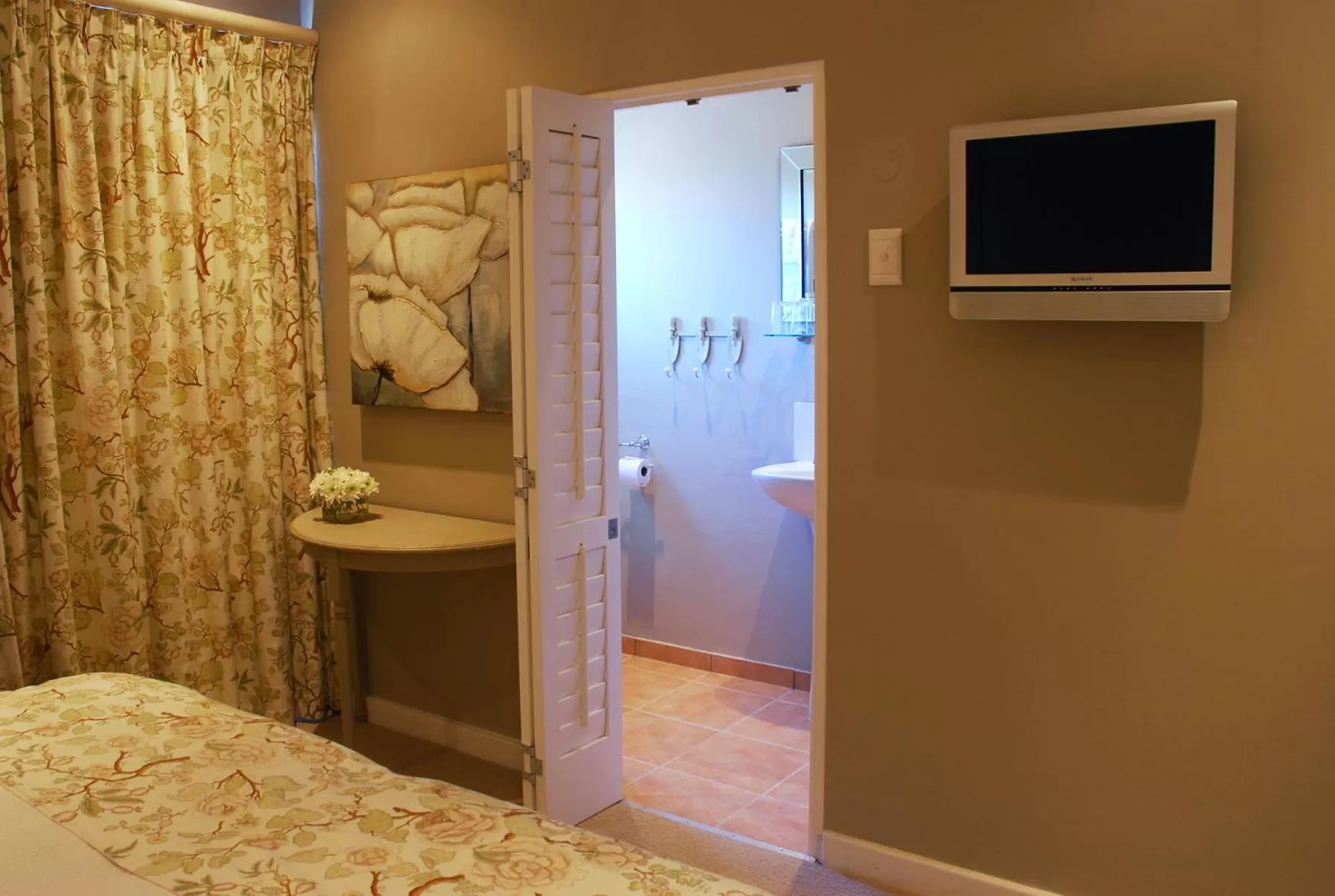 Bedroom, Bed in Sneezewood Farm Bed&Breakfast and Self-Catering Cottage