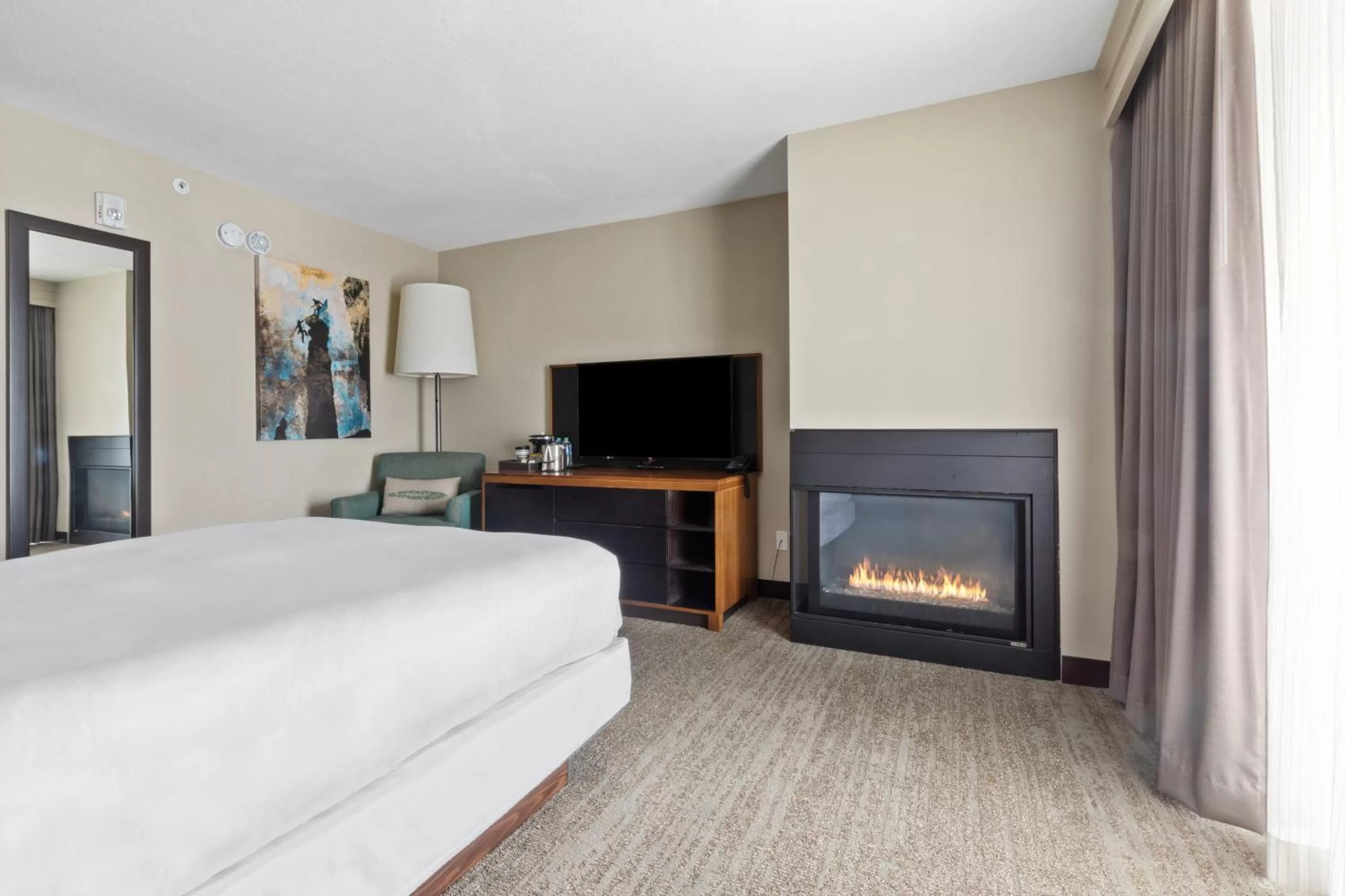 Bed in DoubleTree by Hilton Hotel Park City - The Yarrow