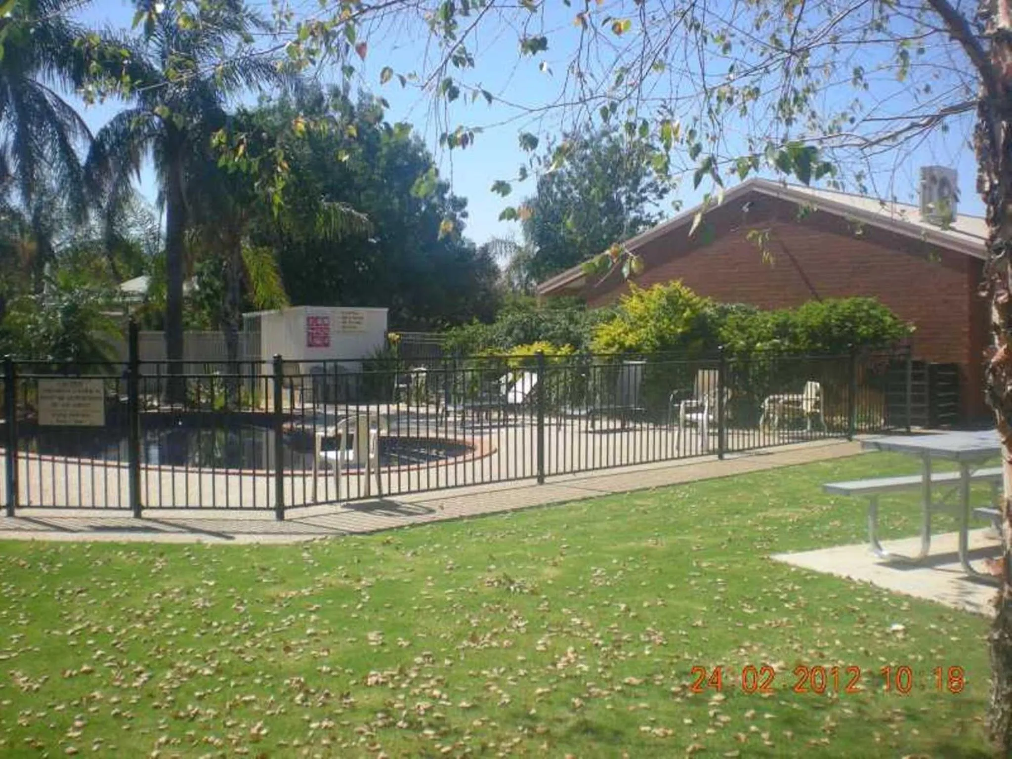 Facade/entrance in Ashleigh Court Motor Inn