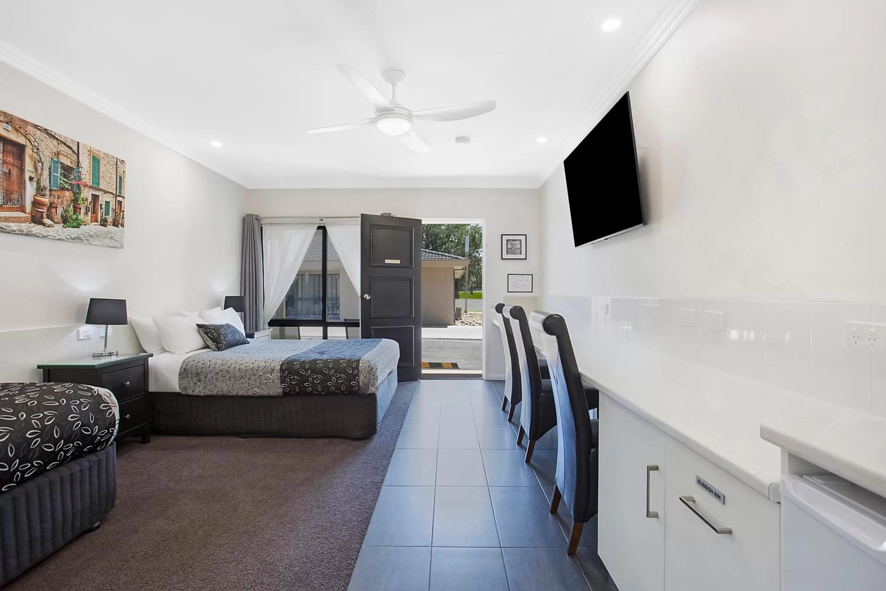 Photo of the whole room, Bed in Comfort Inn May Park