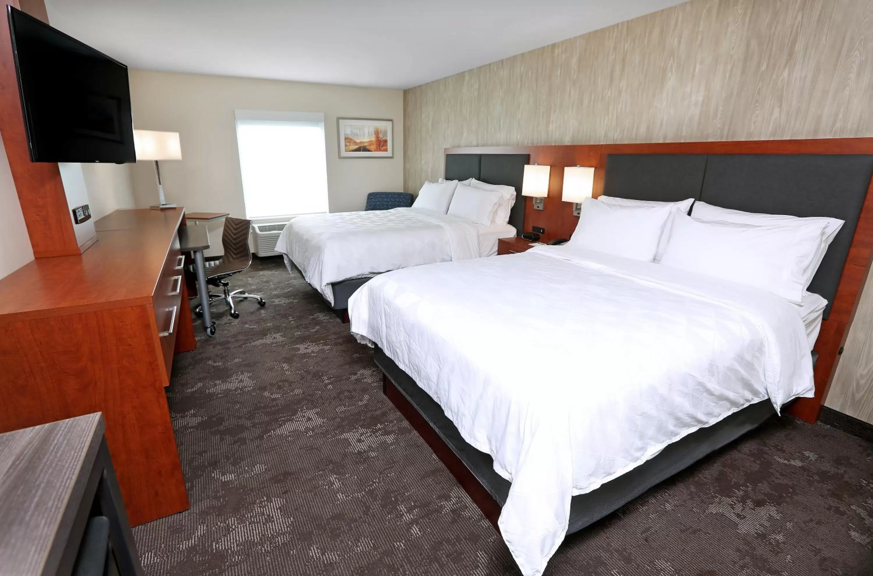 Photo of the whole room, Bed in Holiday Inn & Suites Sioux Falls - Airport by IHG