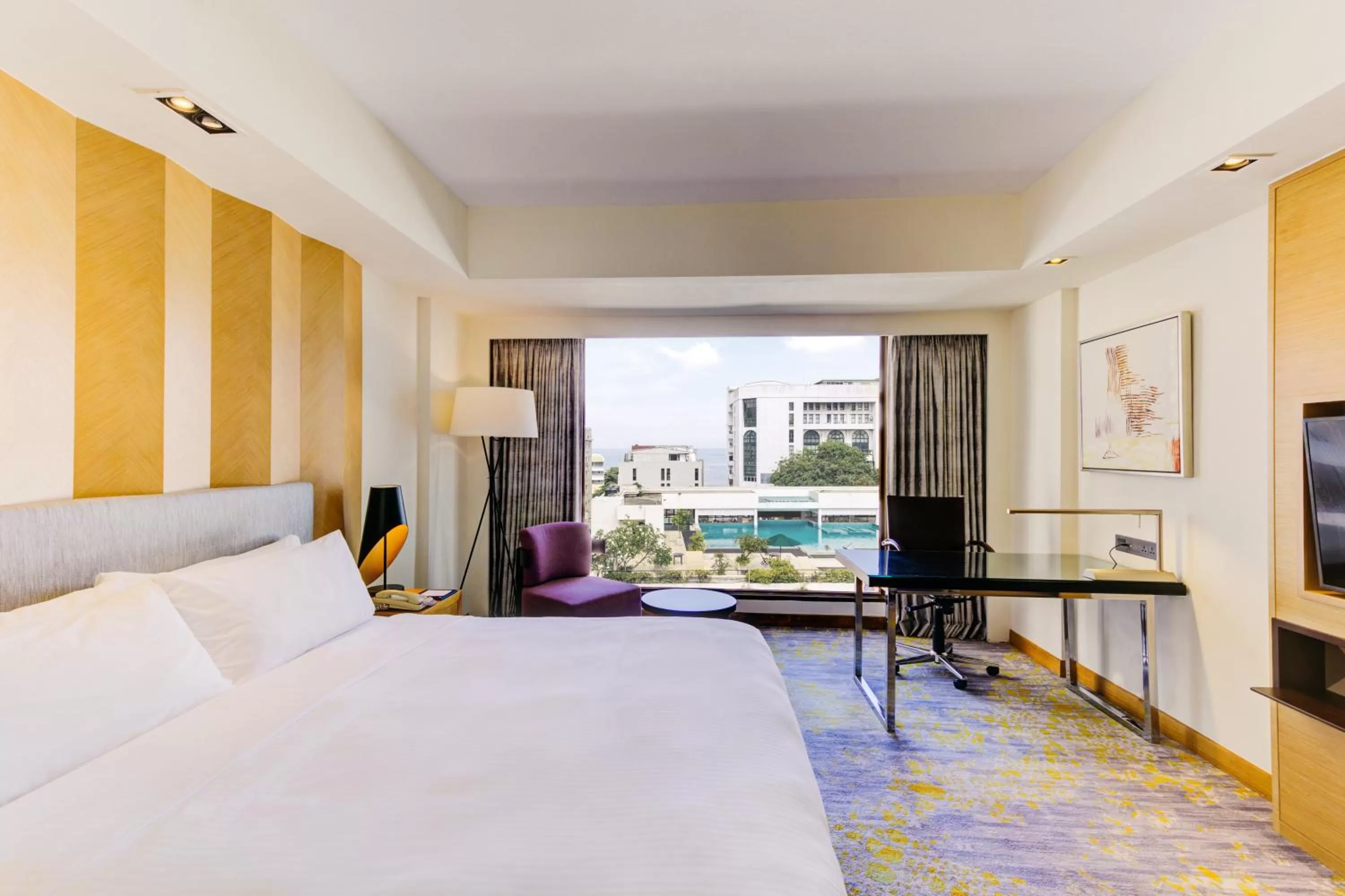 Bed in Cinnamon Grand Colombo