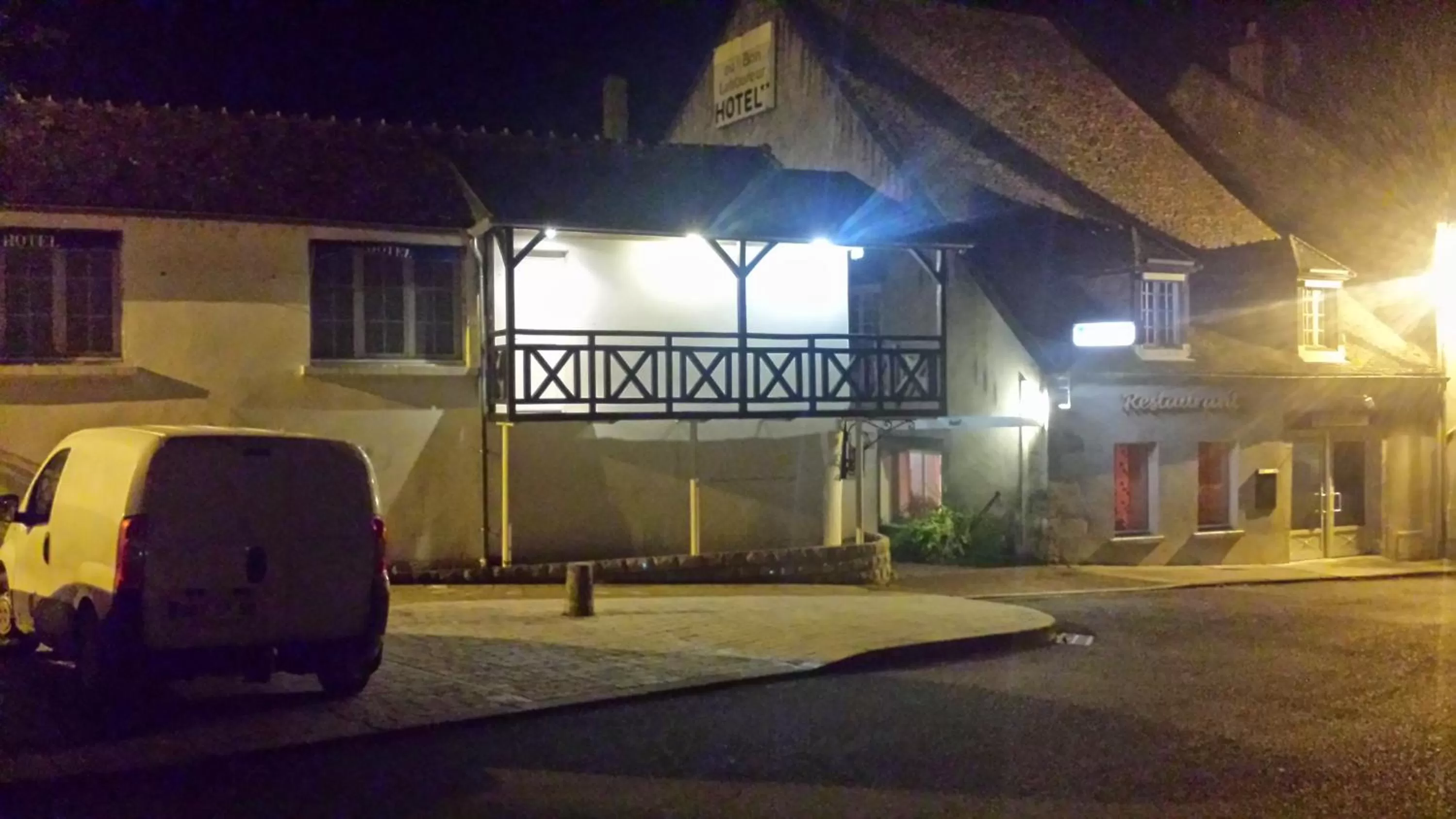 Facade/entrance, Property Building in Hotel Le Bon Laboureur