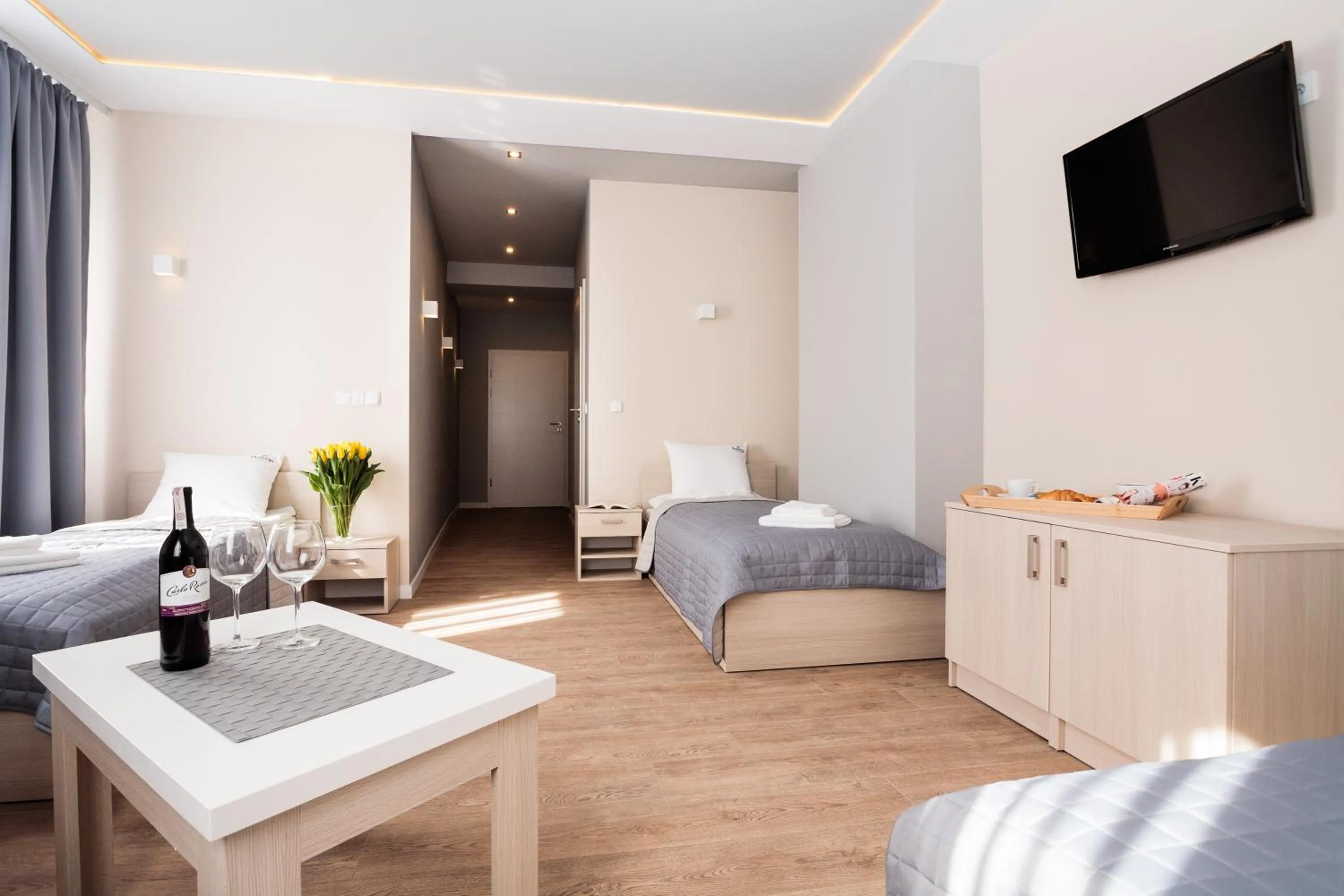 Photo of the whole room, Bed in Apartamenty Platinia - komfortowe noclegi Kraków Stare Miasto