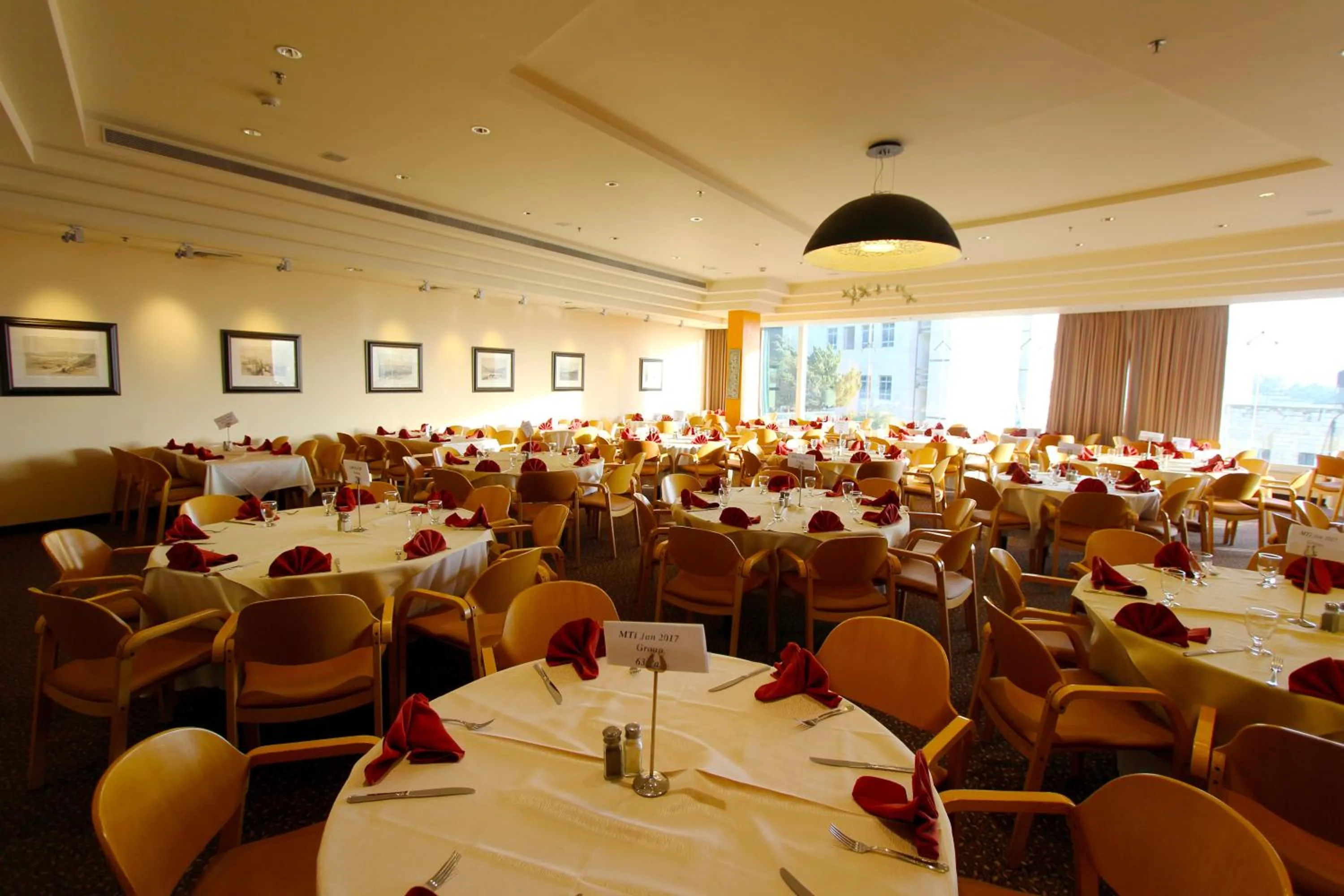 Restaurant/places to eat in Ambassador Hotel