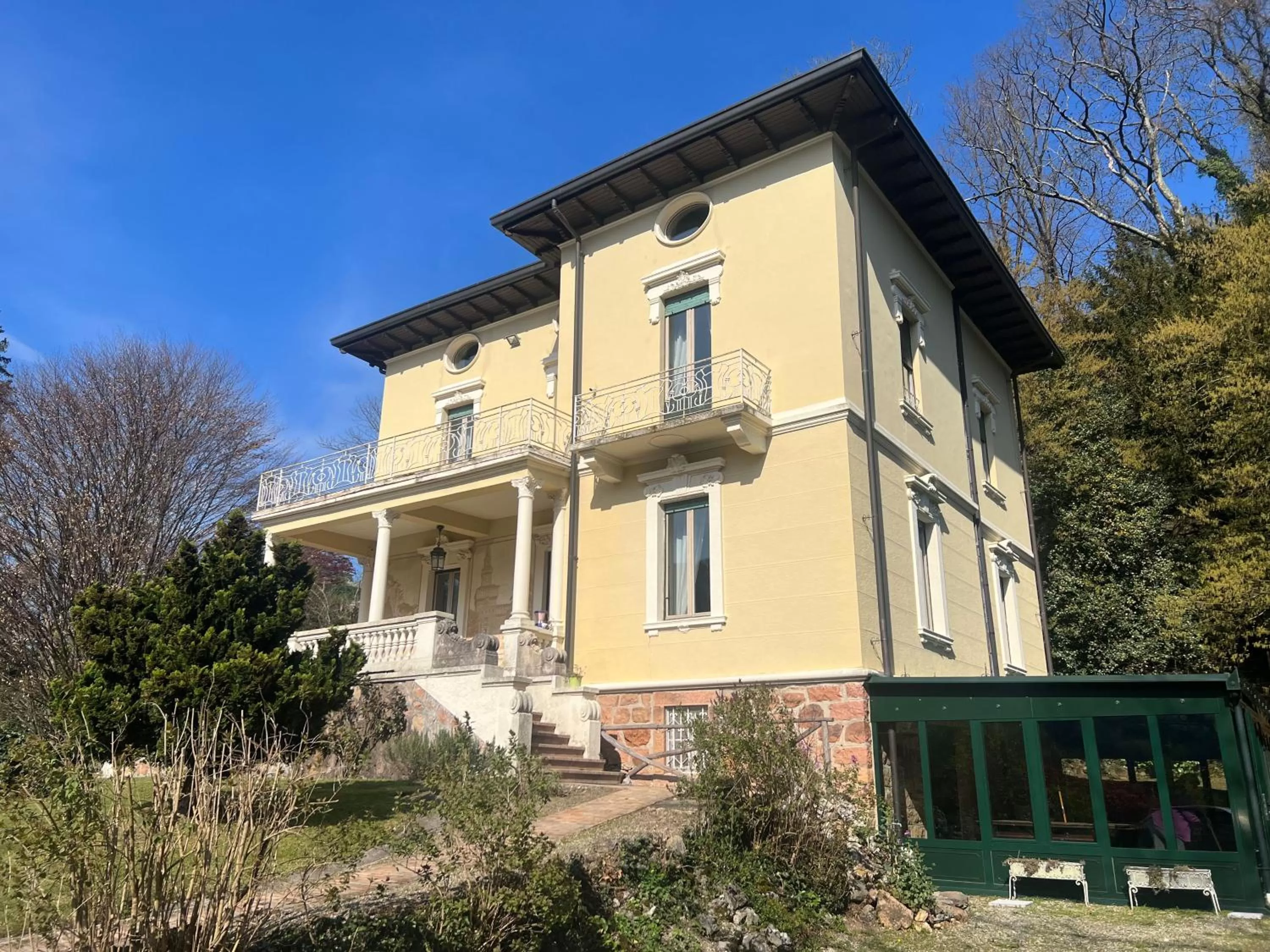 Property building in La Villa del Lago