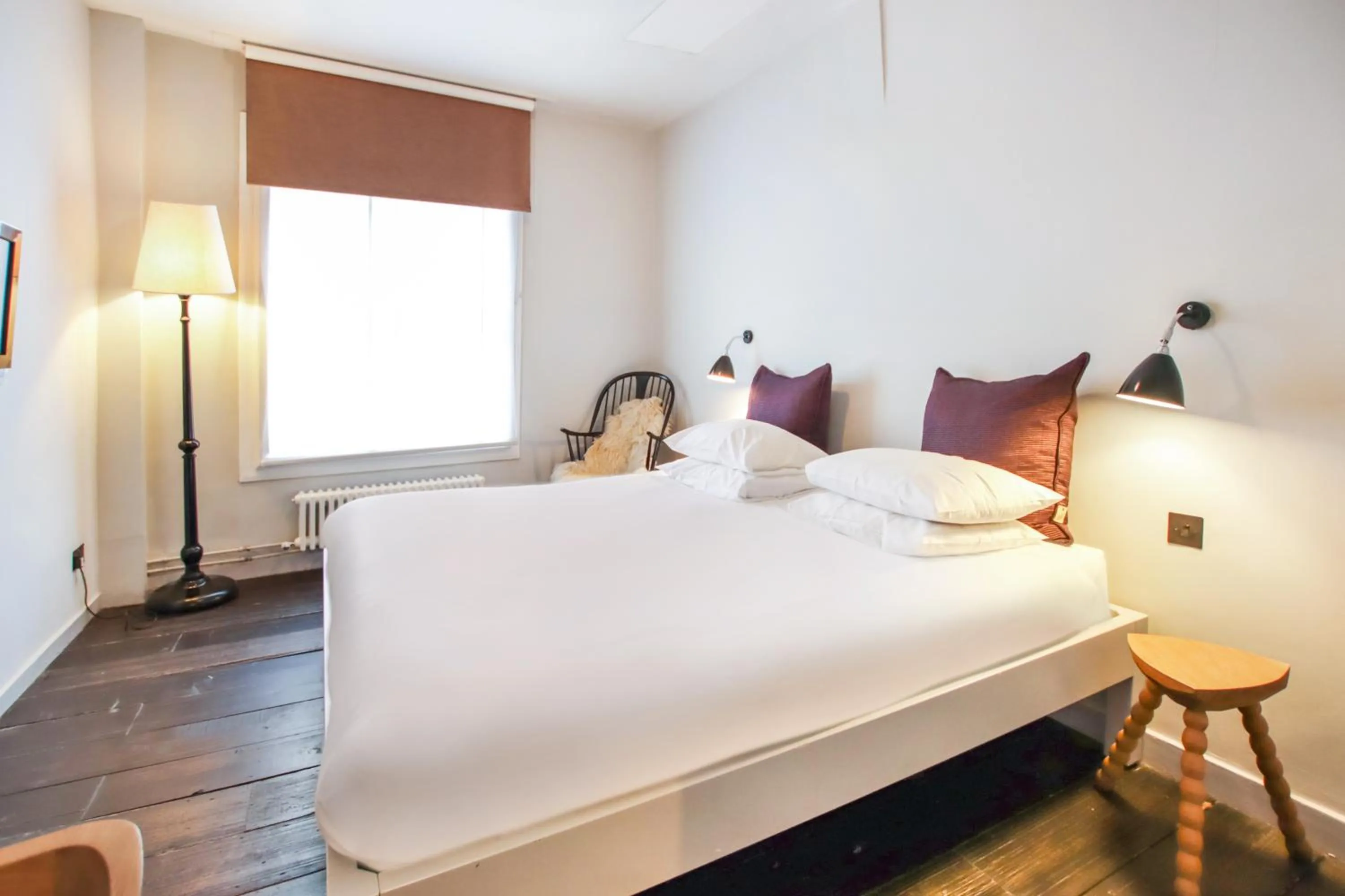 Photo of the whole room, Bed in The Crown