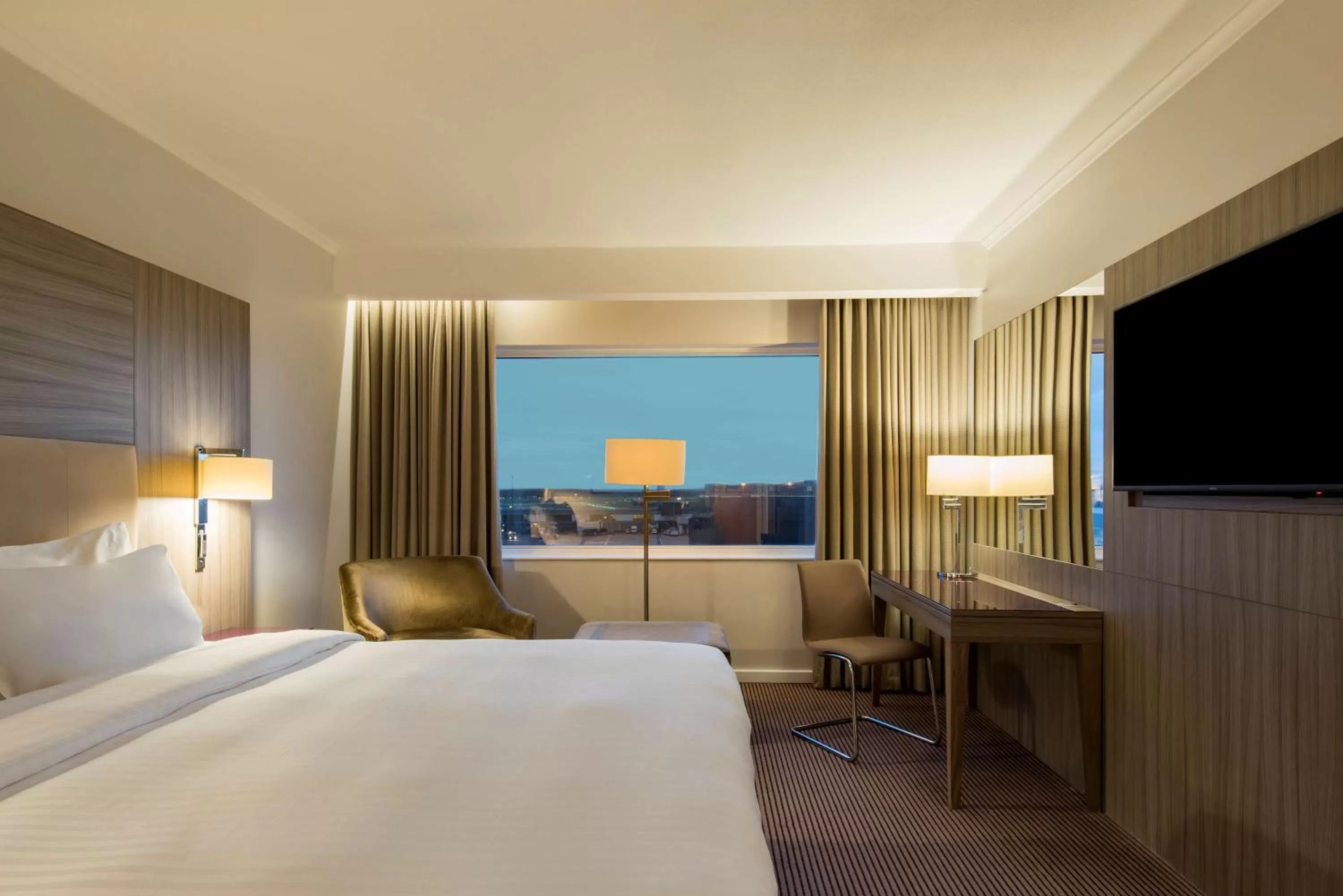 Bed in Radisson Blu Manchester Airport