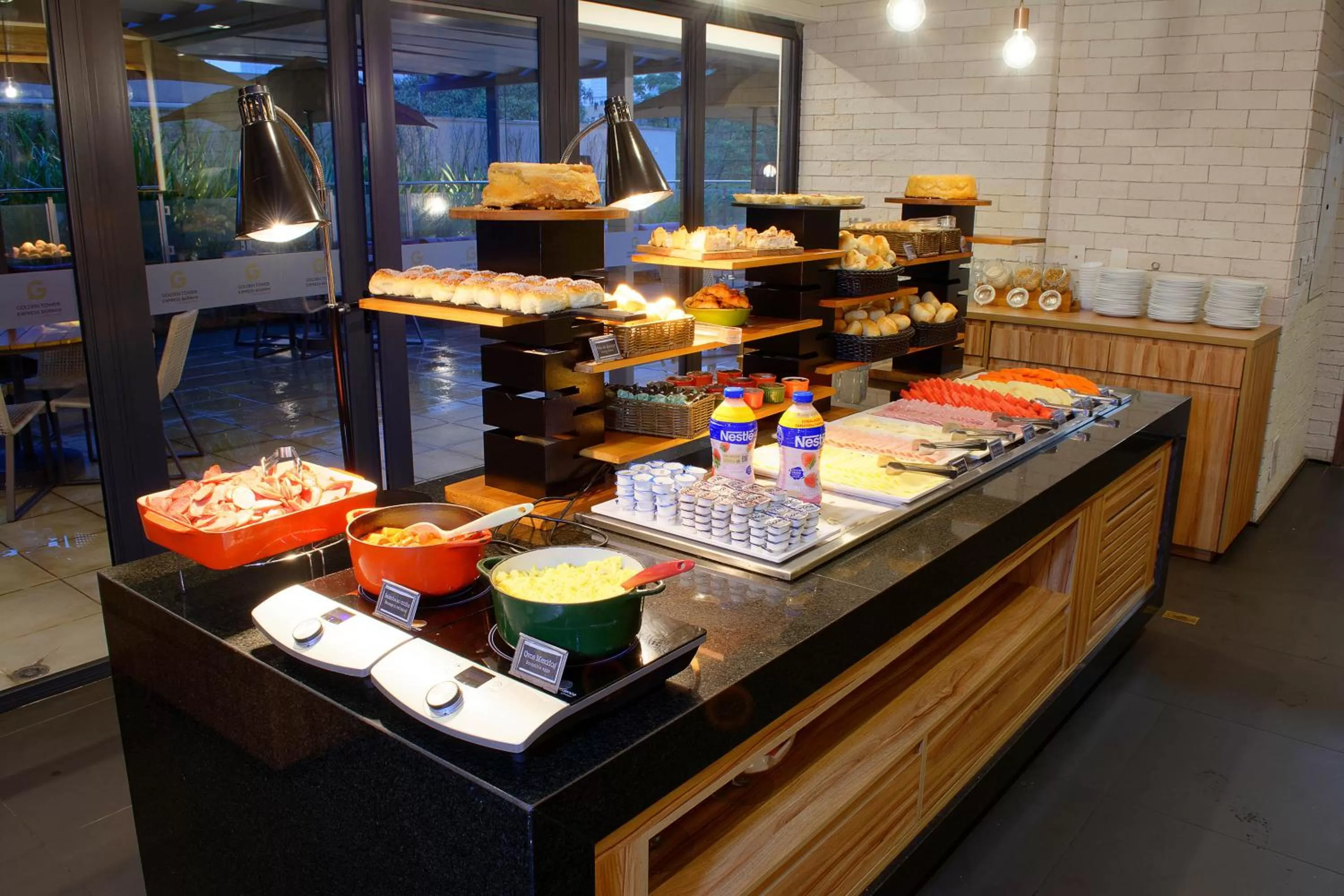 Buffet breakfast in Golden Tower Express Berrini by Fênix Hotéis