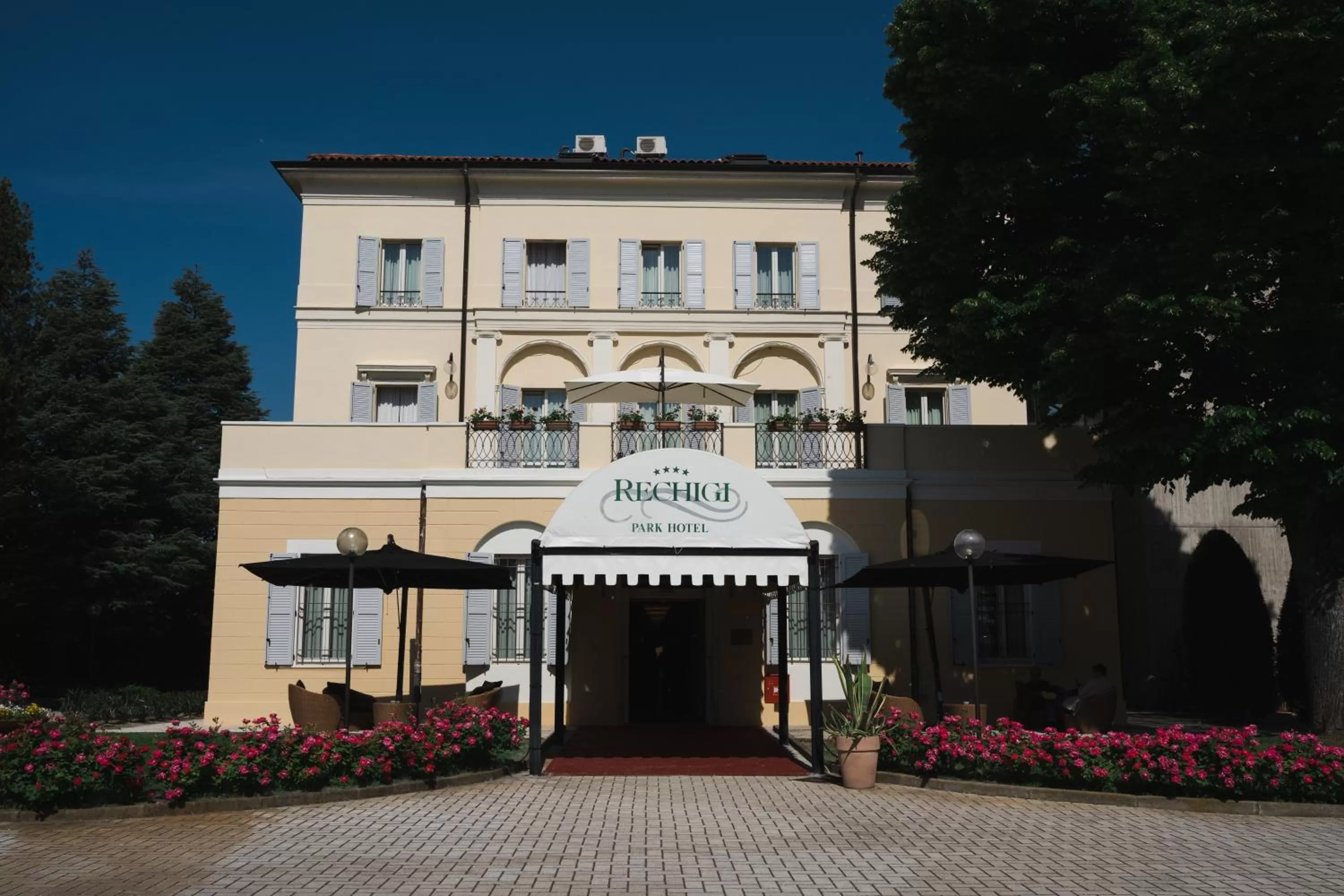 Property building in Rechigi Park Hotel