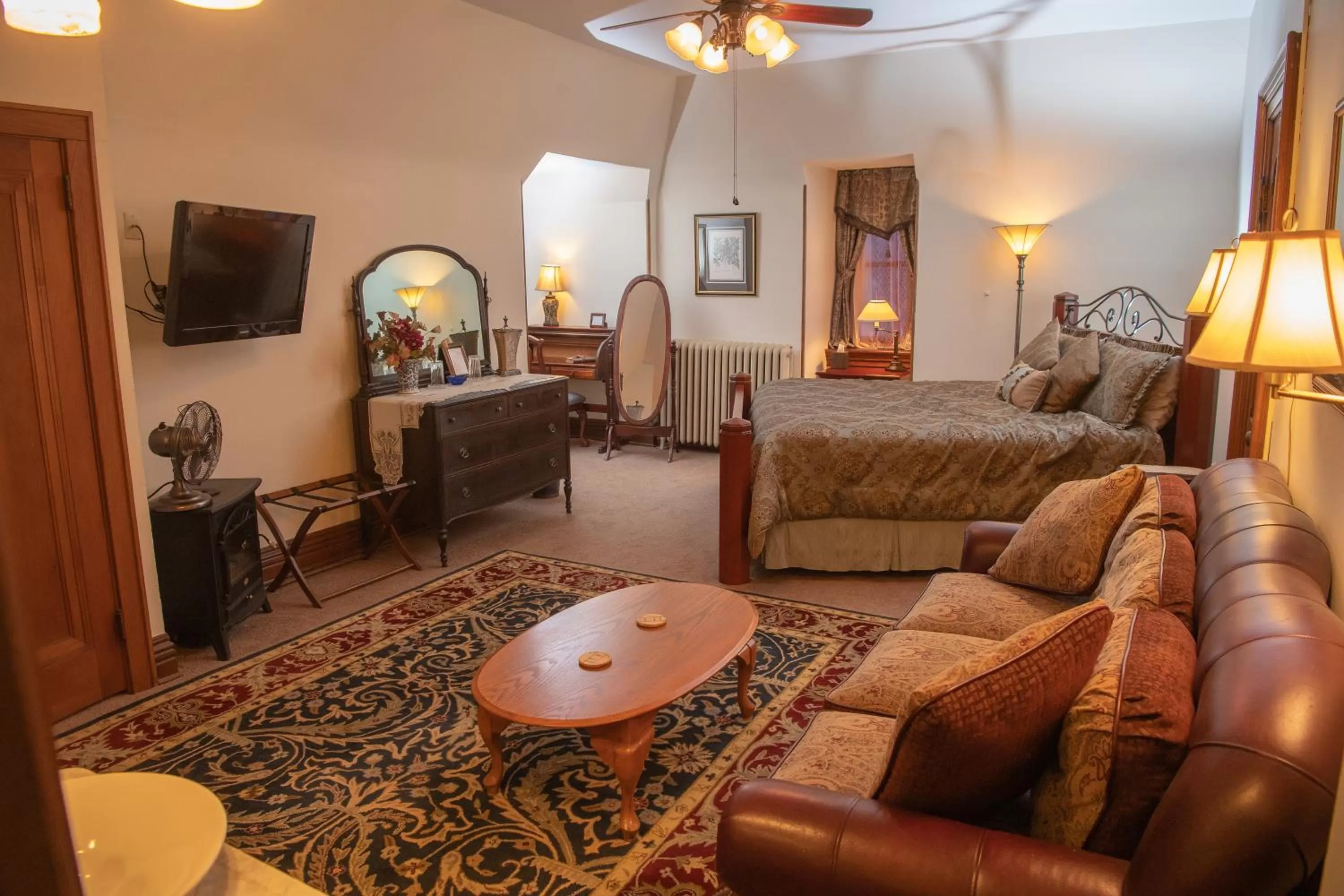 Bedroom, Seating Area in Spencer House Bed & Breakfast