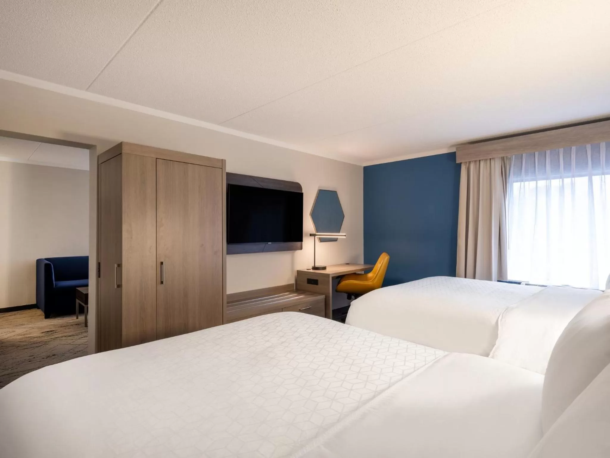 Photo of the whole room, Bed in Holiday Inn Express & Suites Greensboro - I-40 atWendover by IHG