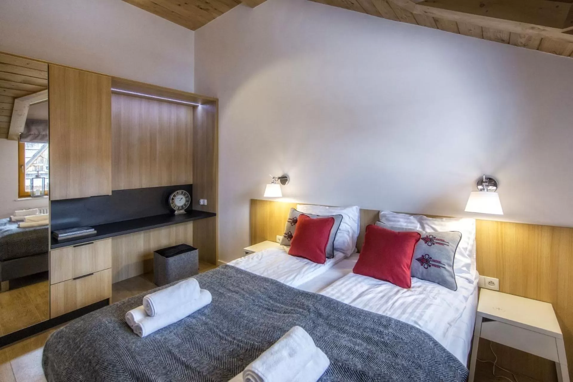 Bedroom, Bed in Aparthotel Giewont