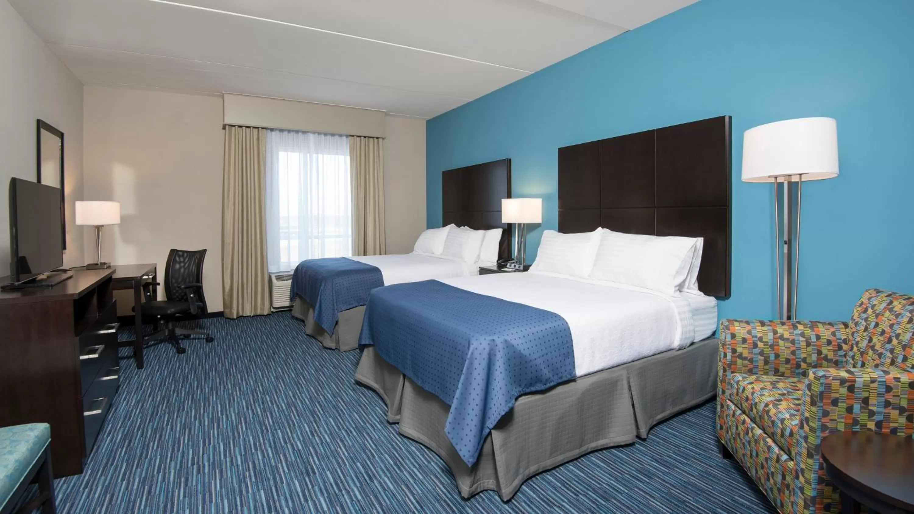 Photo of the whole room, Bed in Holiday Inn Indianapolis Airport by IHG