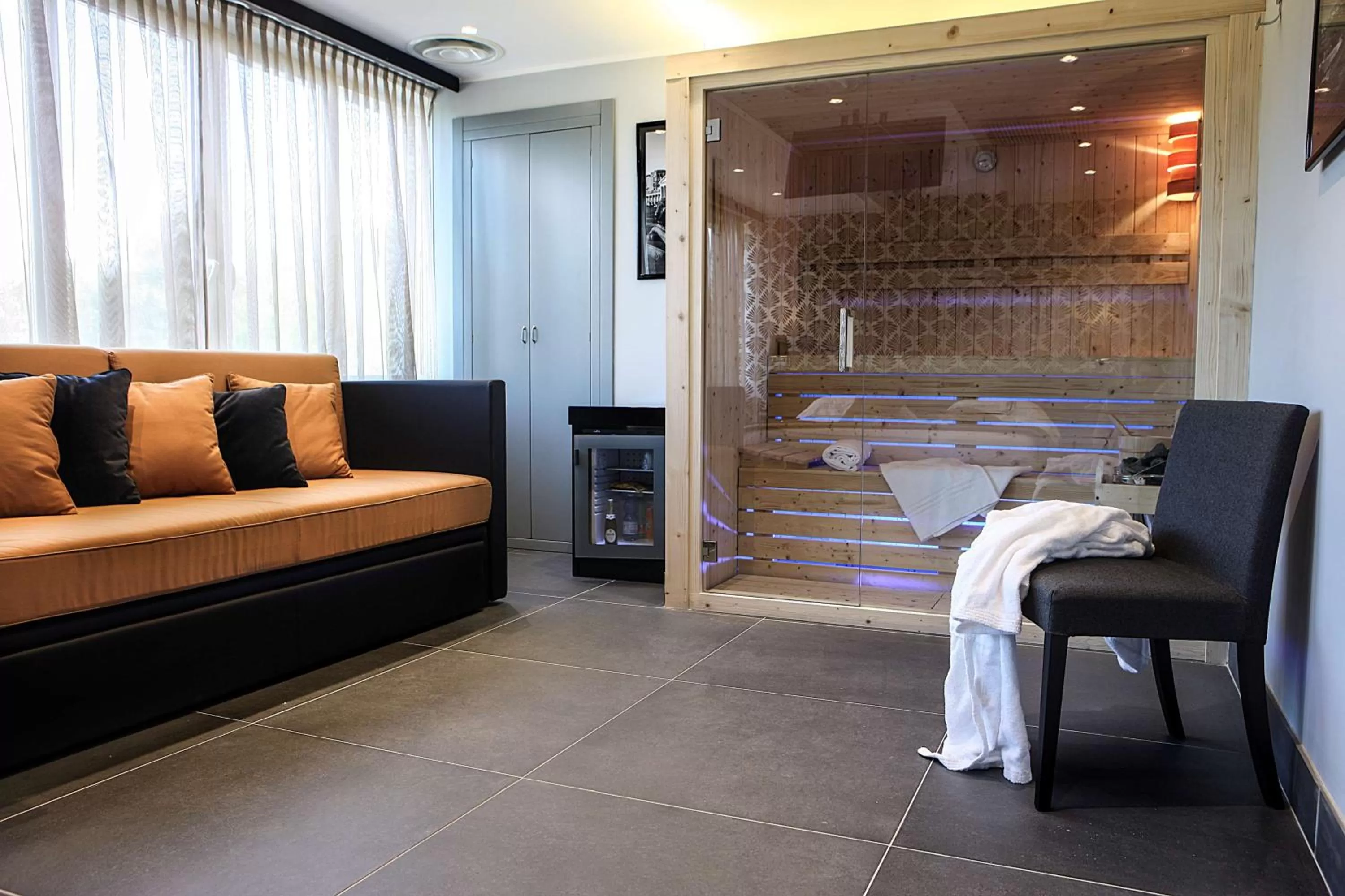 Photo of the whole room in Best Western JFK Hotel