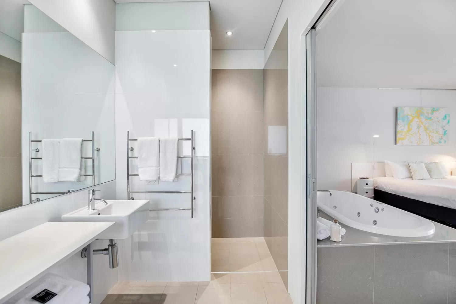 Shower in The Horatio Motel Mudgee