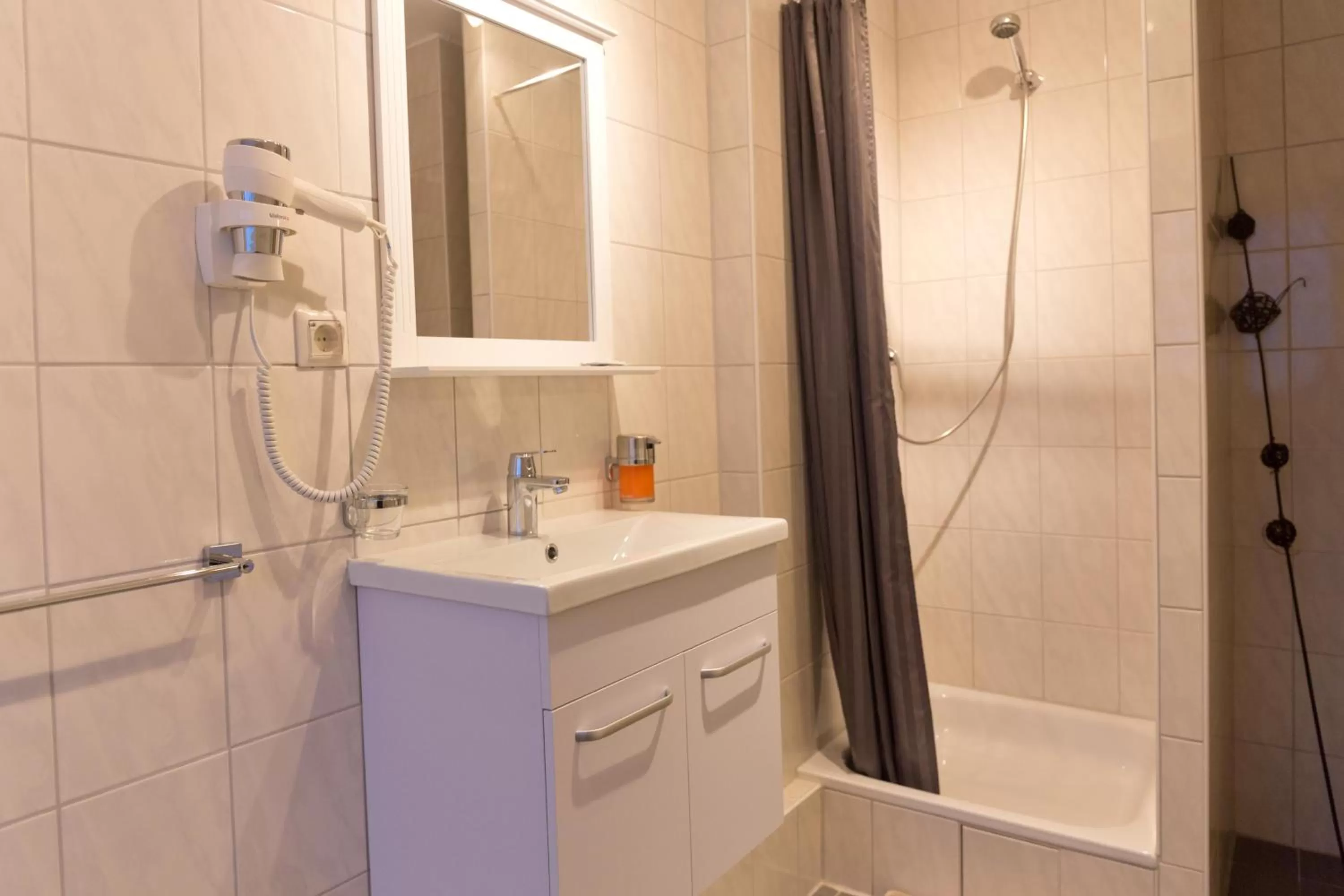 Shower in Hotel Frankenthaler Hof