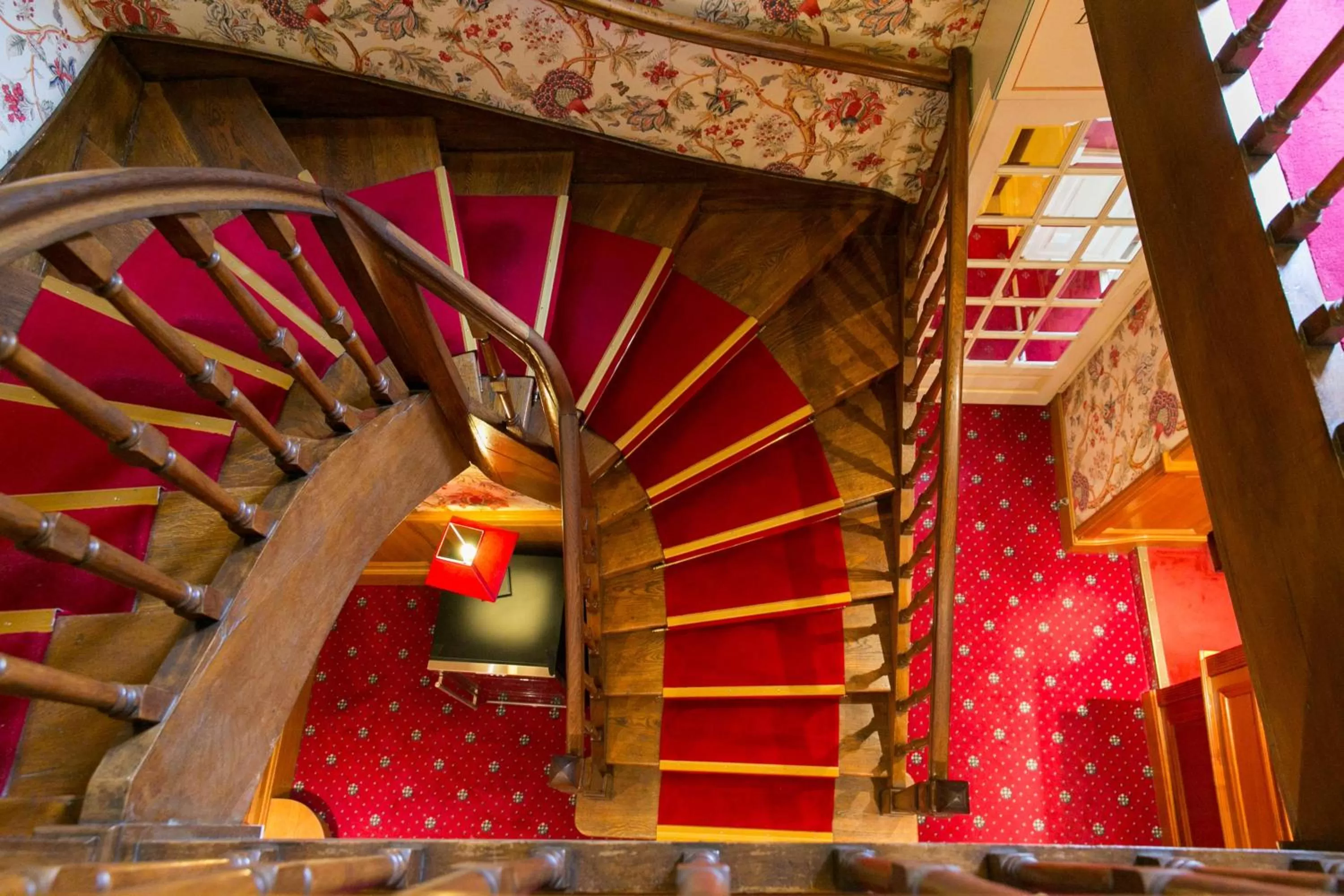 Lobby or reception in Best Western Hôtel De France