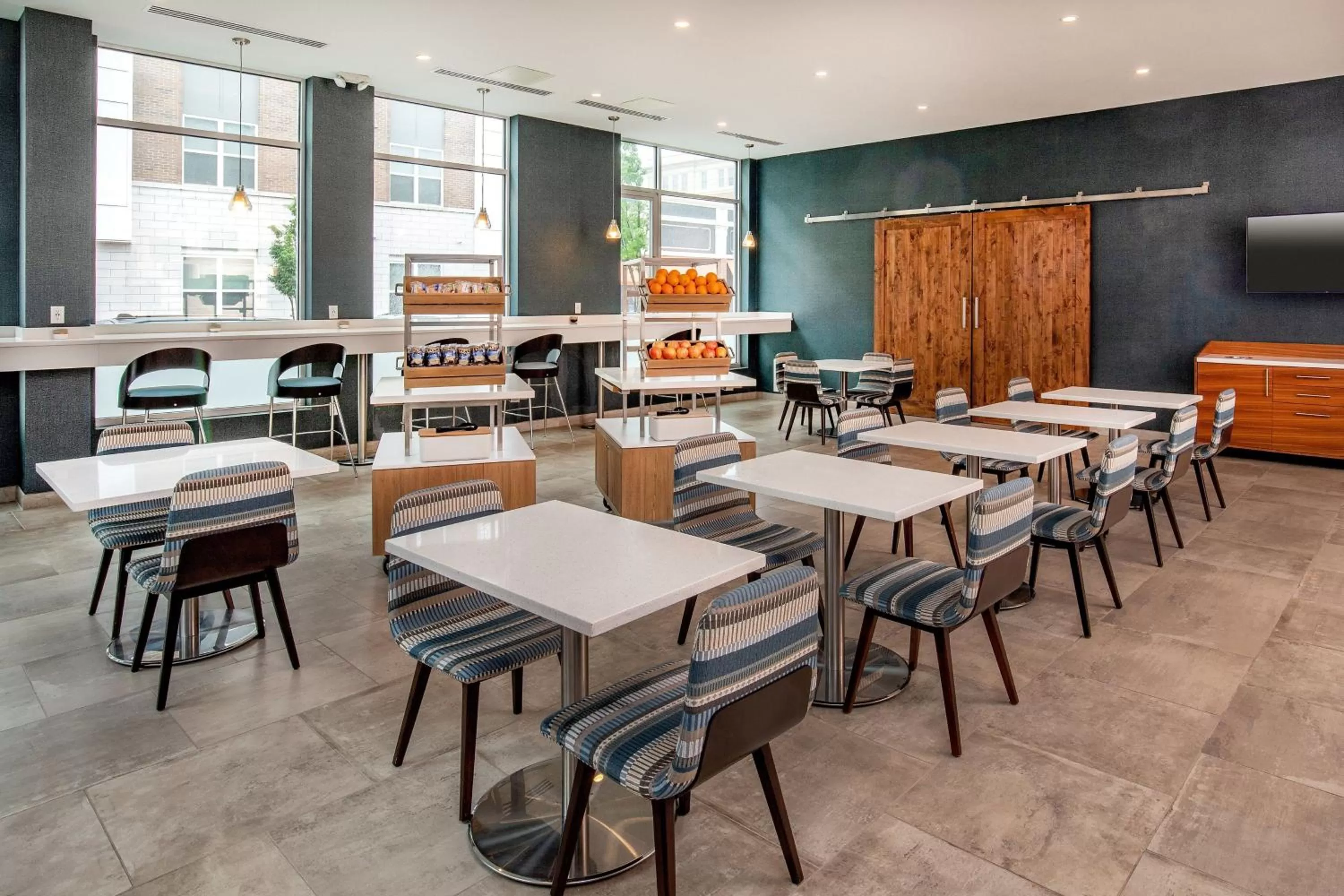 Restaurant/places to eat in Element Hampton Peninsula Town Center