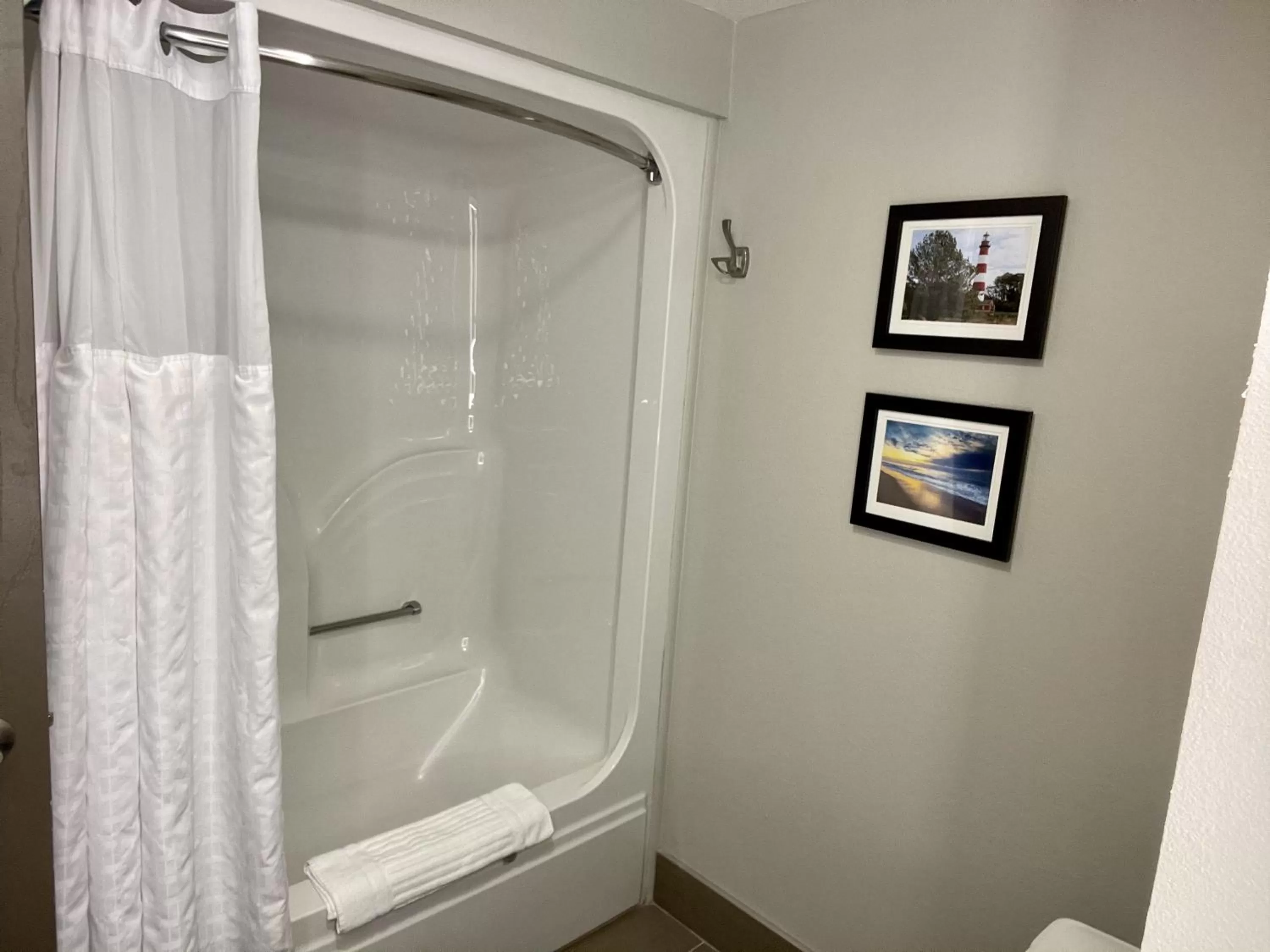 Bathroom in Comfort Suites Chincoteague Island Bayfront Resort