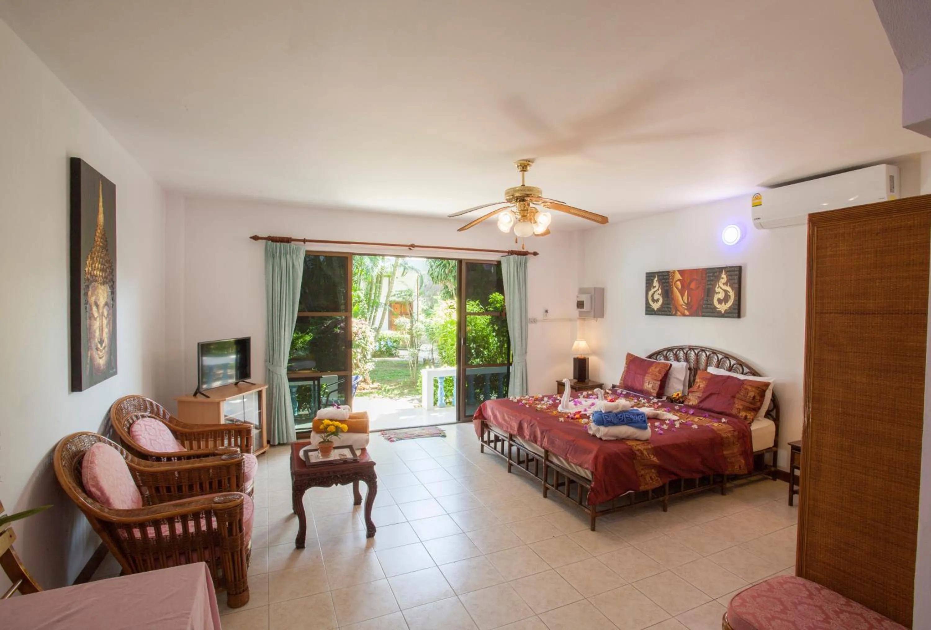 Living room in Ya Nui Resort - SHA EXTRA Plus