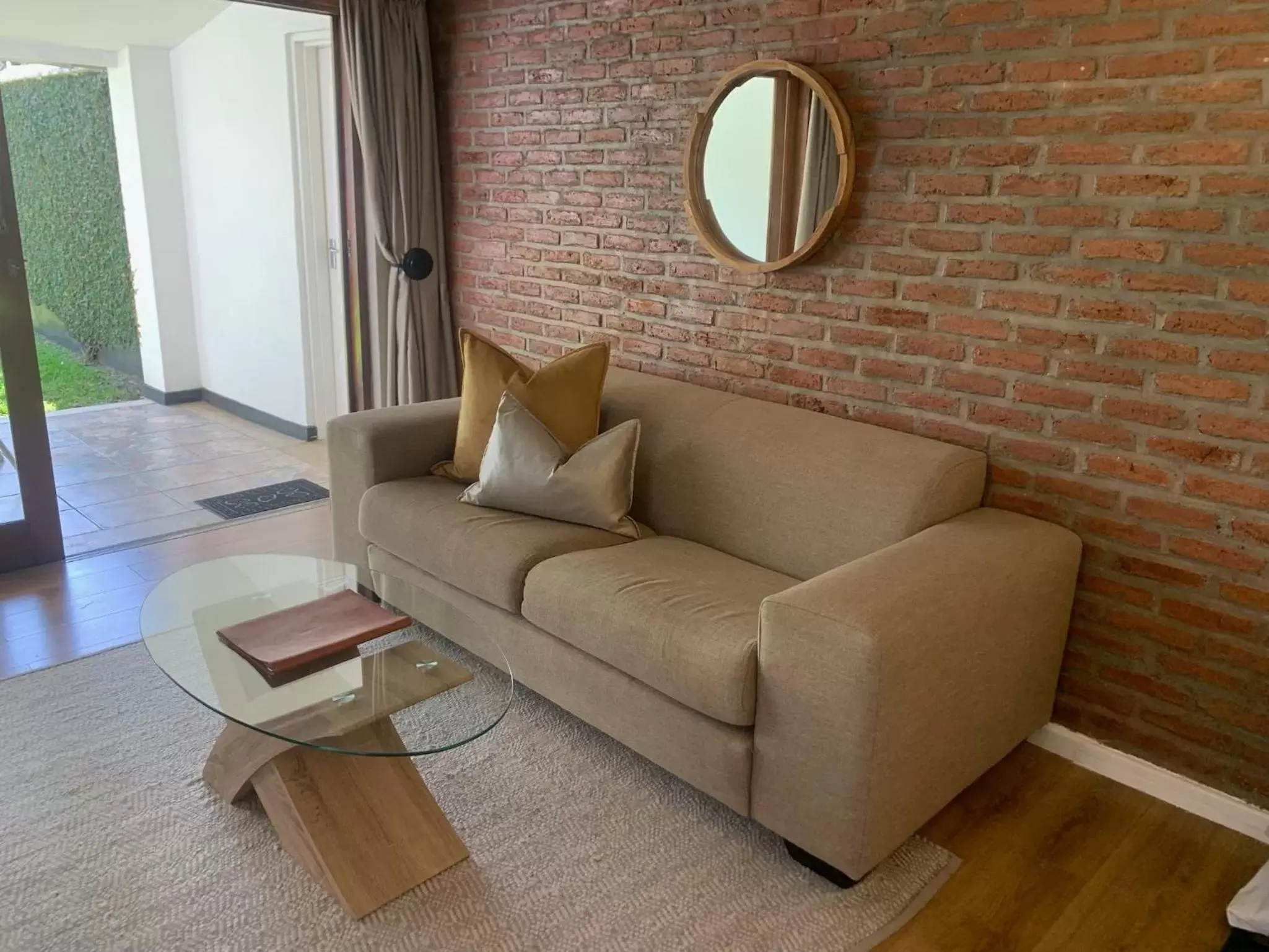 Deluxe Queen Room - single occupancy in The Leslie - Bed & Breakfast Deluxe Queen Room - single occupancy in The Leslie - Bed & Breakfast