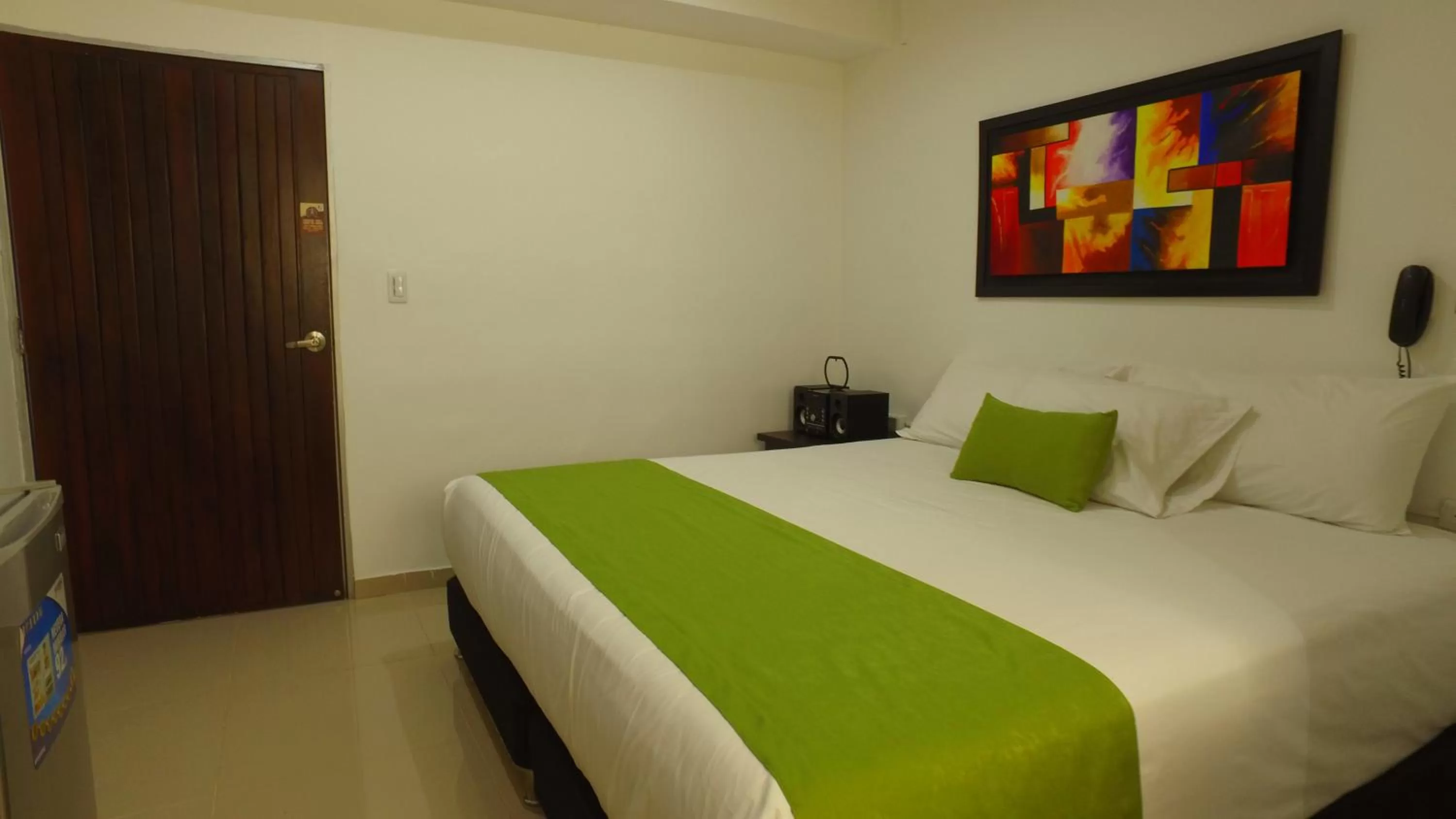 Bedroom, Bed in Hotel Cafe Plaza