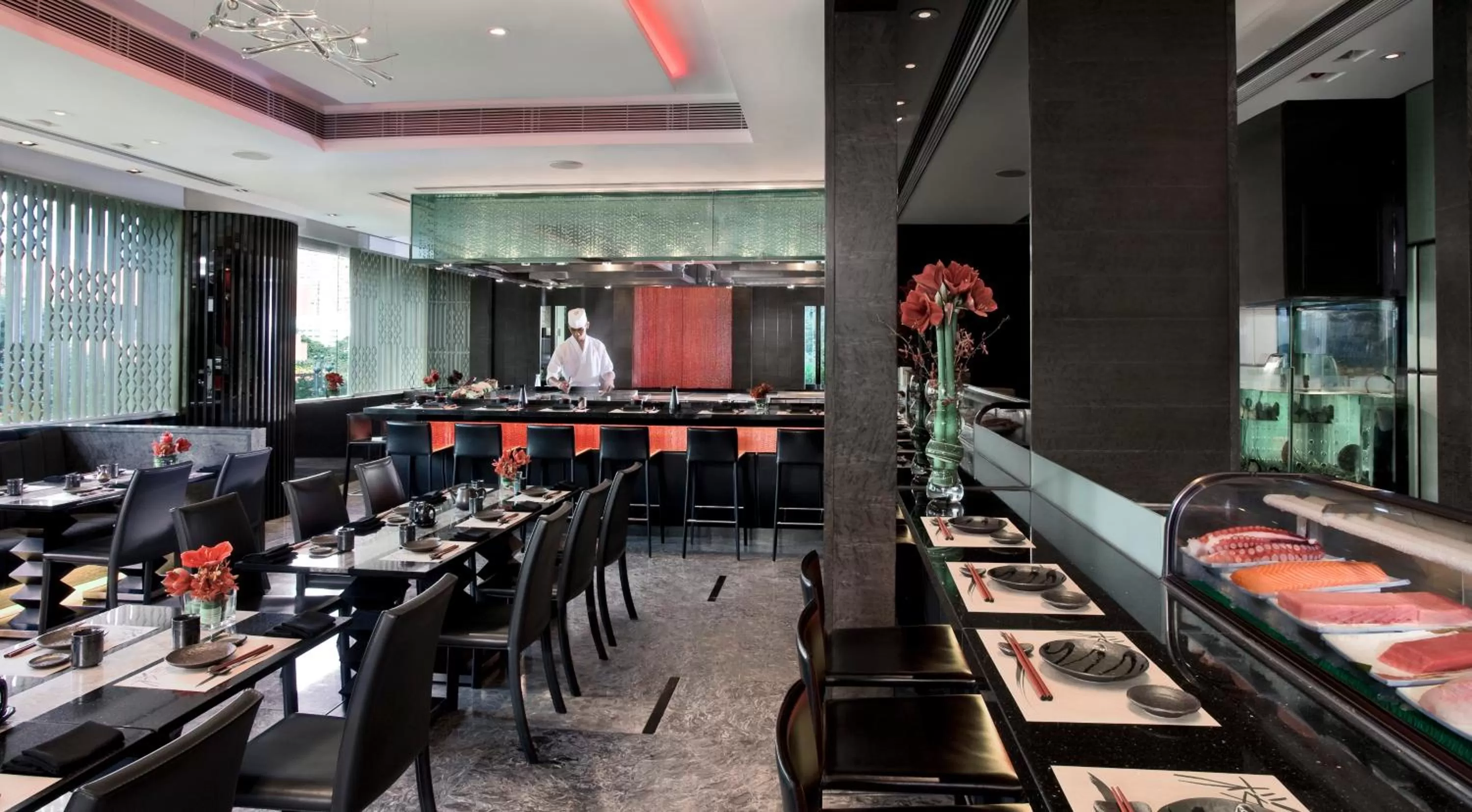 Restaurant/places to eat in Royal Park Hotel