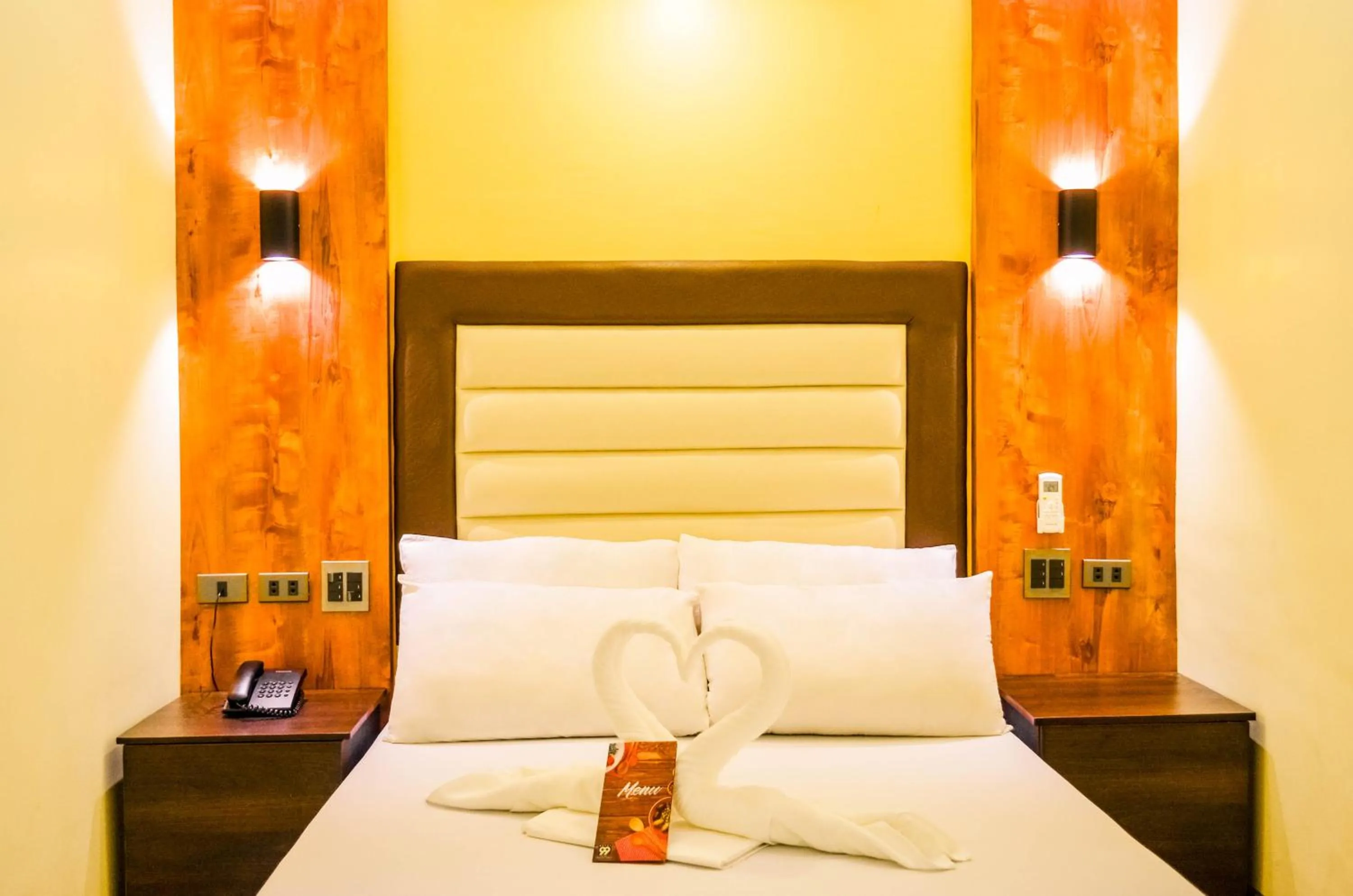 Bed in Hotel 99 Quiapo