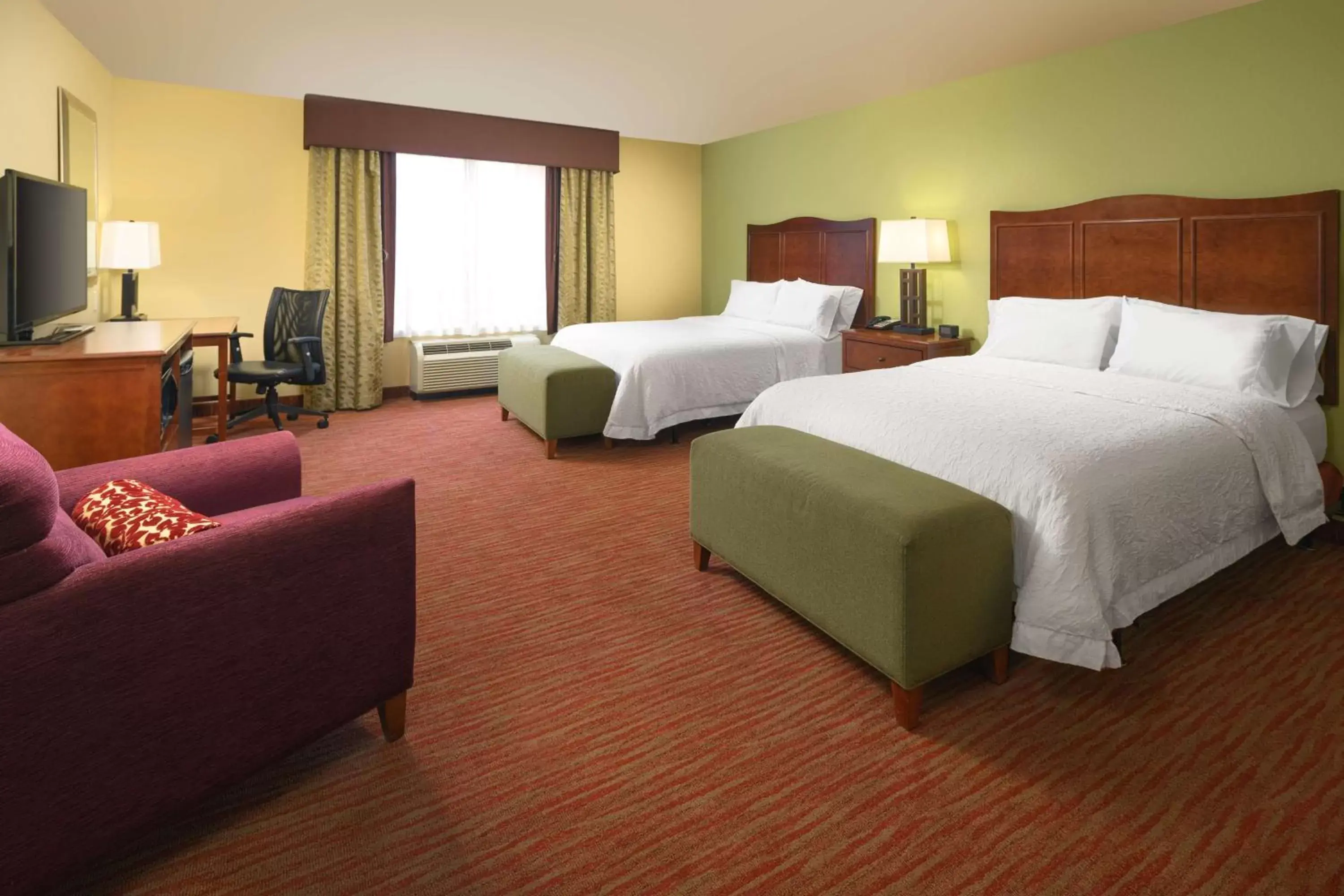 Queen Room with Two Queen Beds and Bath Tub - Disability/Hearing Accessible in Hampton Inn Kimball Queen Room with Two Queen Beds and Bath Tub - Disability/Hearing Accessible in Hampton Inn Kimball