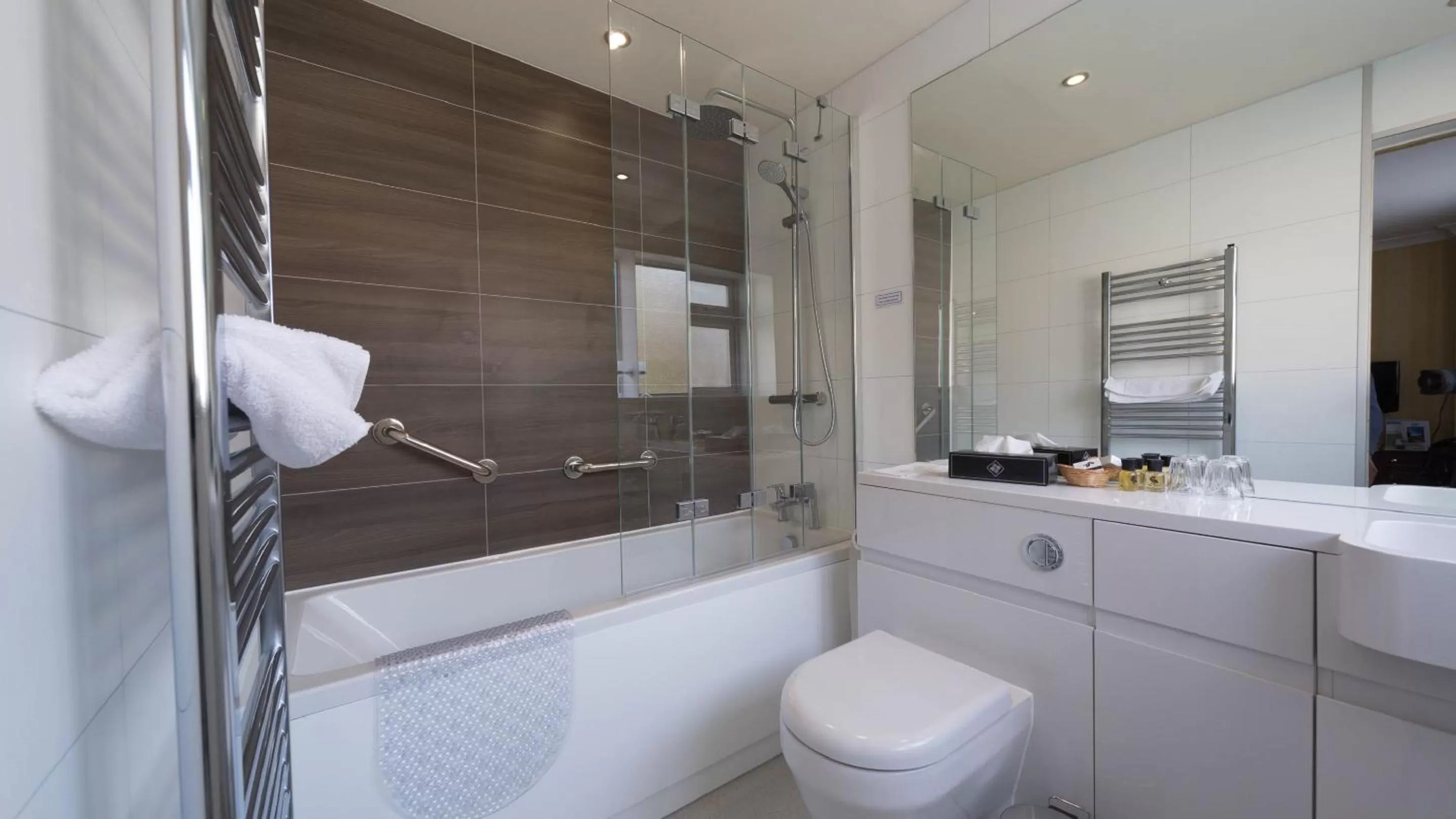 Bathroom in Langstone Cliff Hotel