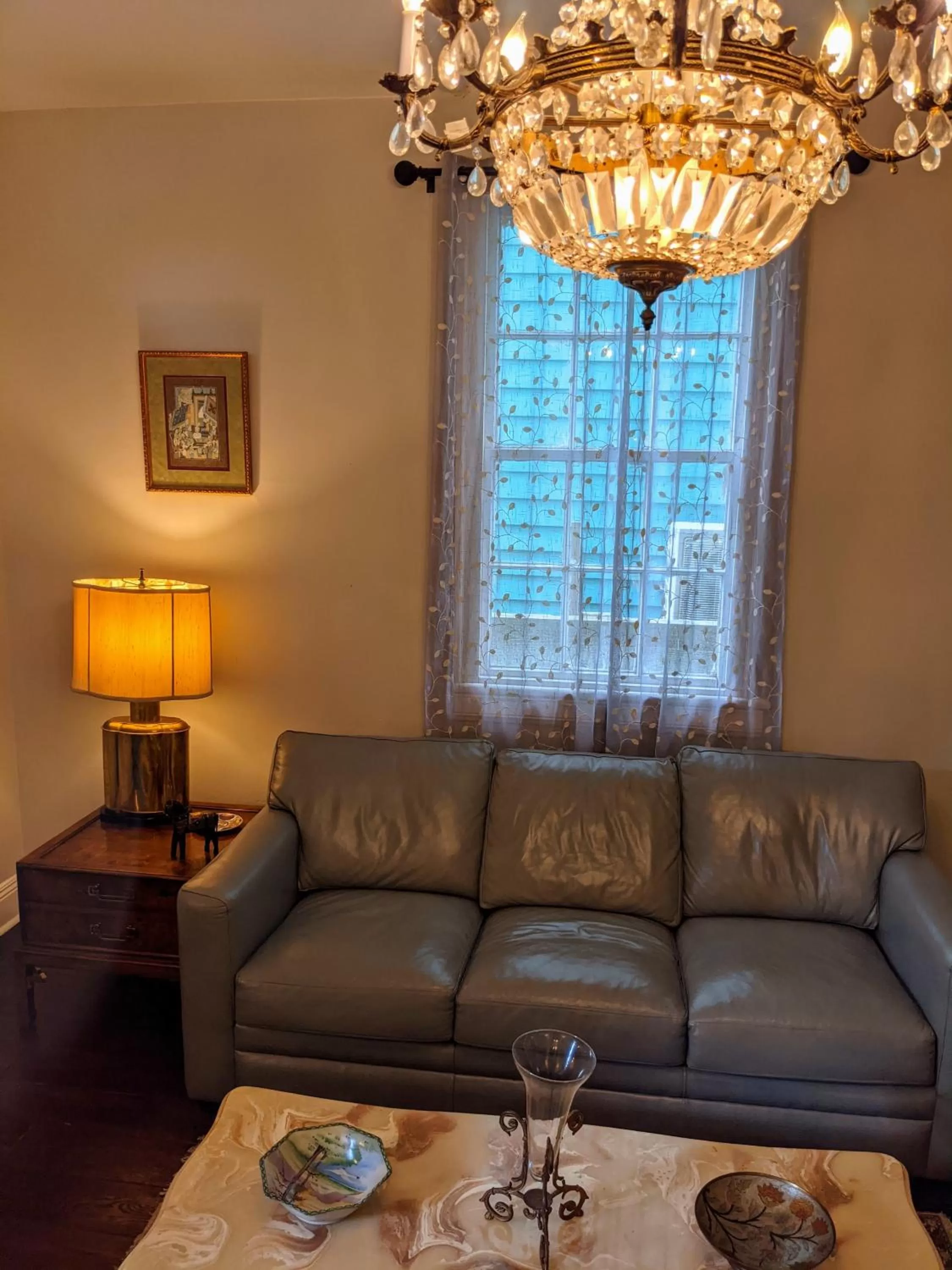 Communal lounge/ TV room in Balcony Guest House